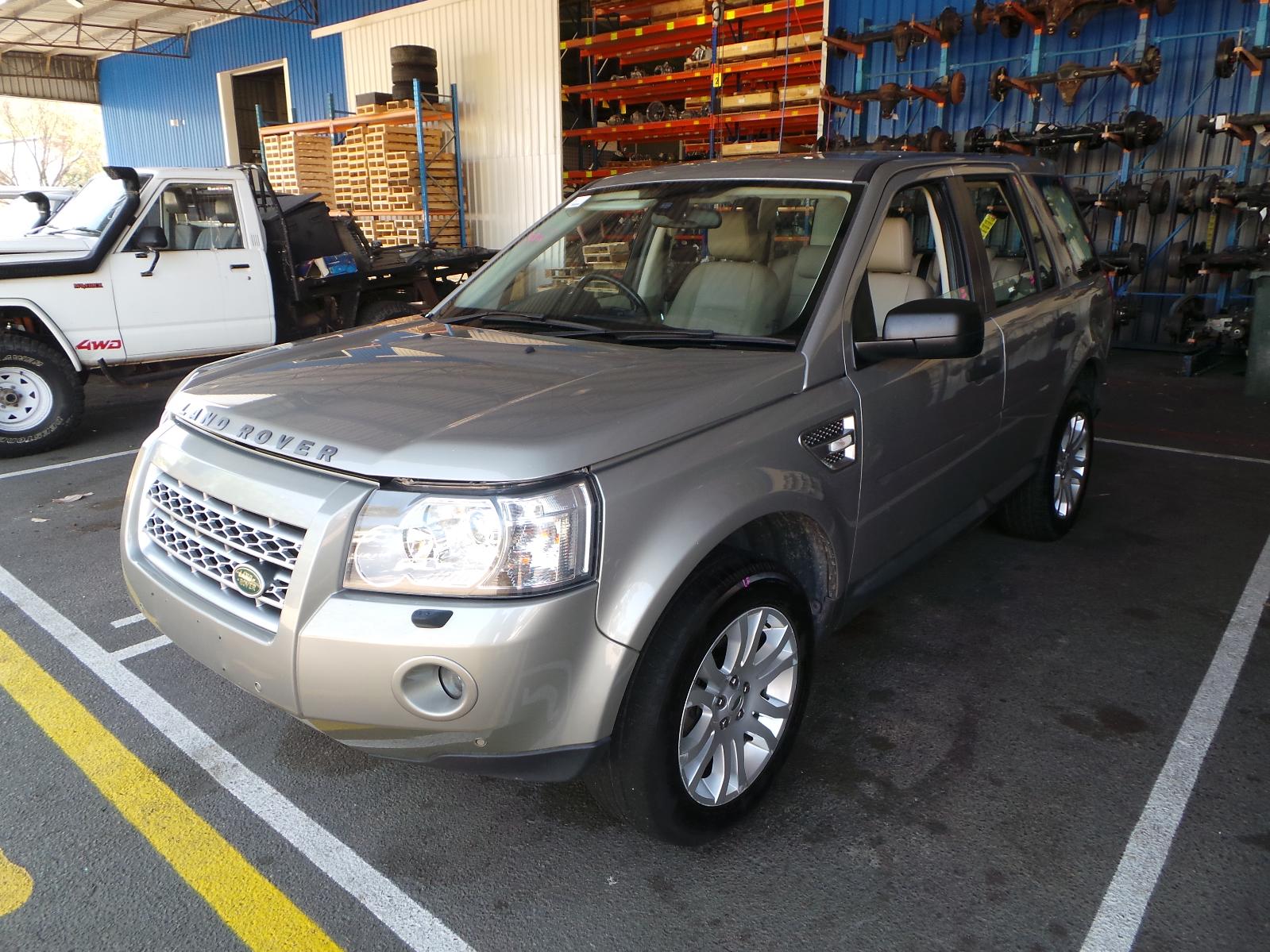 2009 Land Rover Freelander Wiper Linkage View Auto part Wiper Linkage Land Rover Freelander 2009