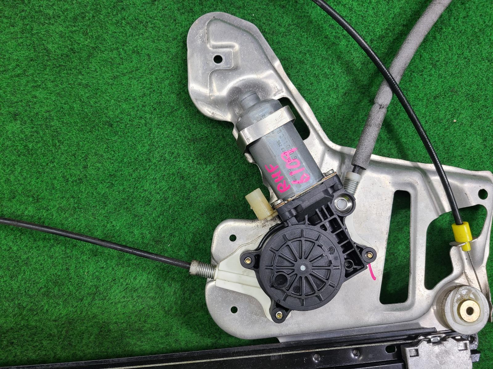 2007 Land Rover Rangerover Right Front Window Reg/Motor View Auto part Right Front Window Reg/Motor Land Rover Rangerover 2007