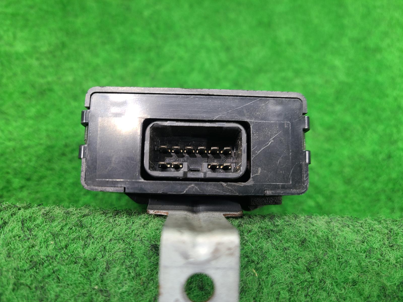 View Auto part Misc Switch/Relay Mitsubishi Pajero 2003