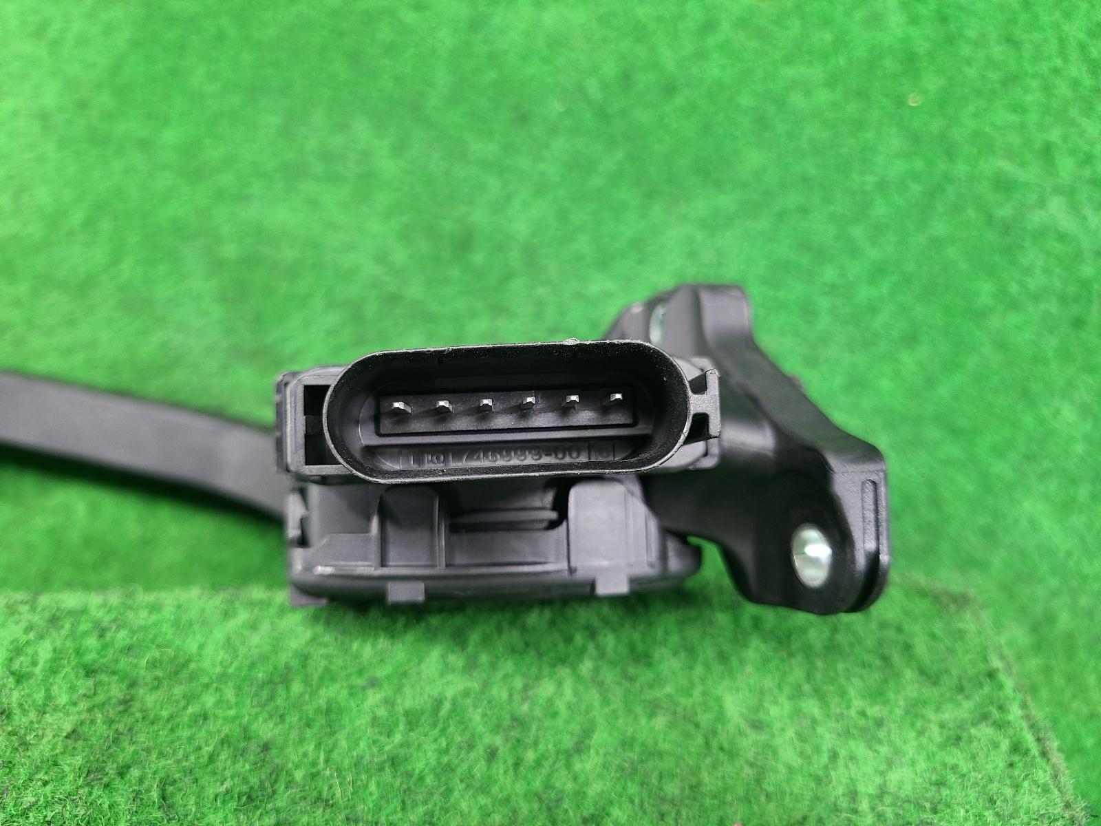 2012 Land Rover Discovery Pedal Assembly View Auto part Pedal Assembly Land Rover Discovery 2012
