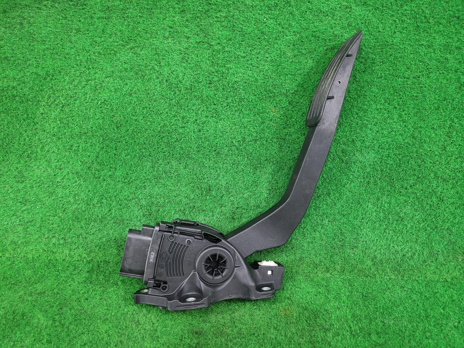 2012 Land Rover Discovery Pedal Assembly View Auto part Pedal Assembly Land Rover Discovery 2012
