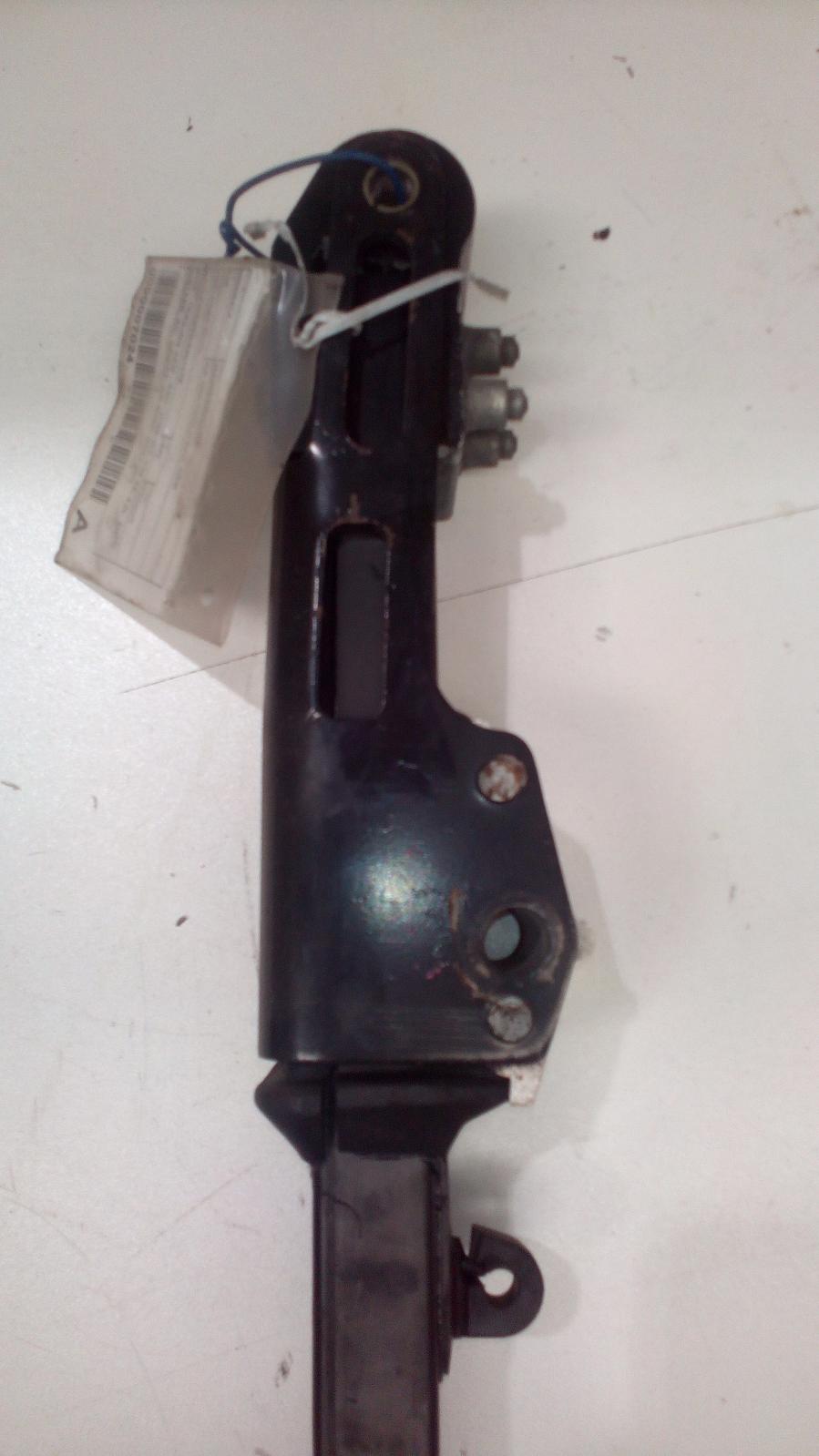 1998 Land Rover Rangerover Right Rear Trailing Arm View Auto part Right Rear Trailing Arm Land Rover Rangerover 1998