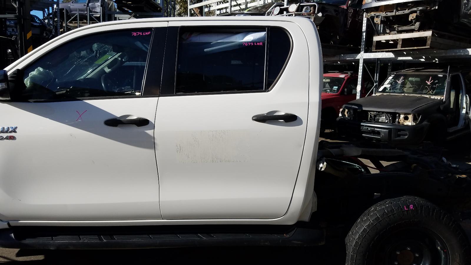 View Auto part Right Rear Door Sliding Toyota Hilux 2019