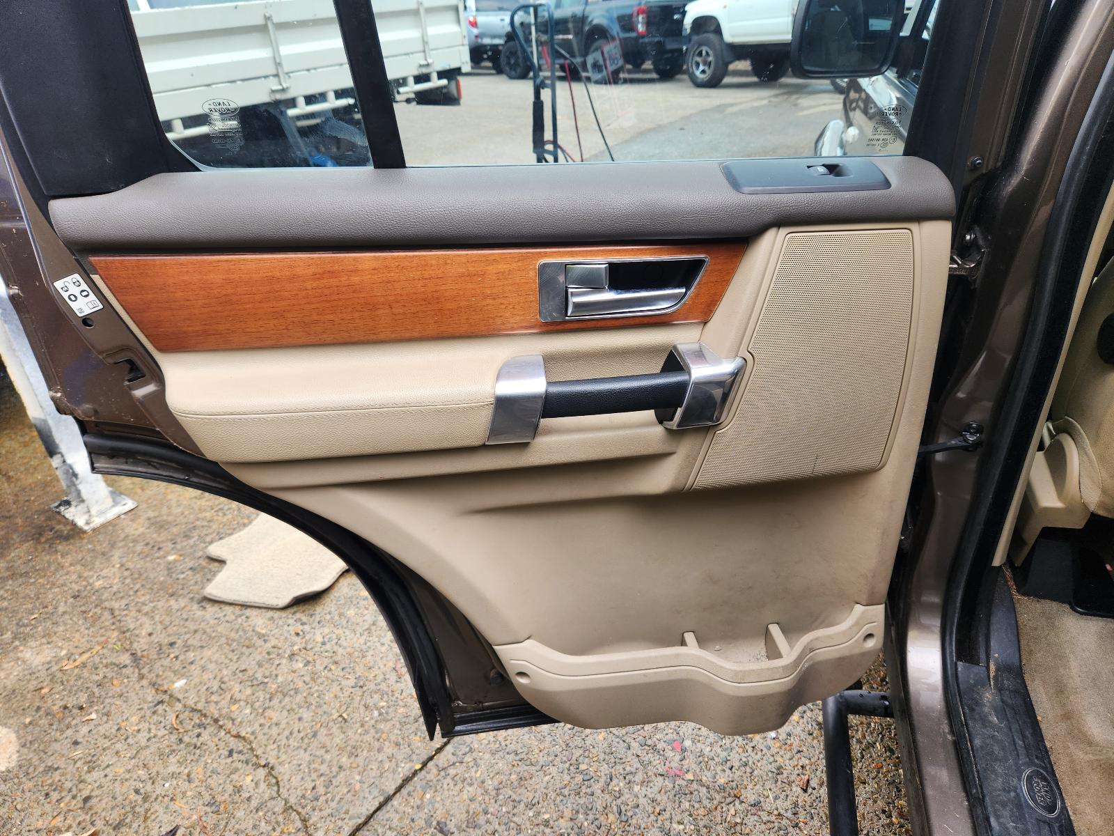 Land Rover Discovery 2010 4 Door Station Wagon View Land Rover Discovery 2010 4 Door Station Wagon