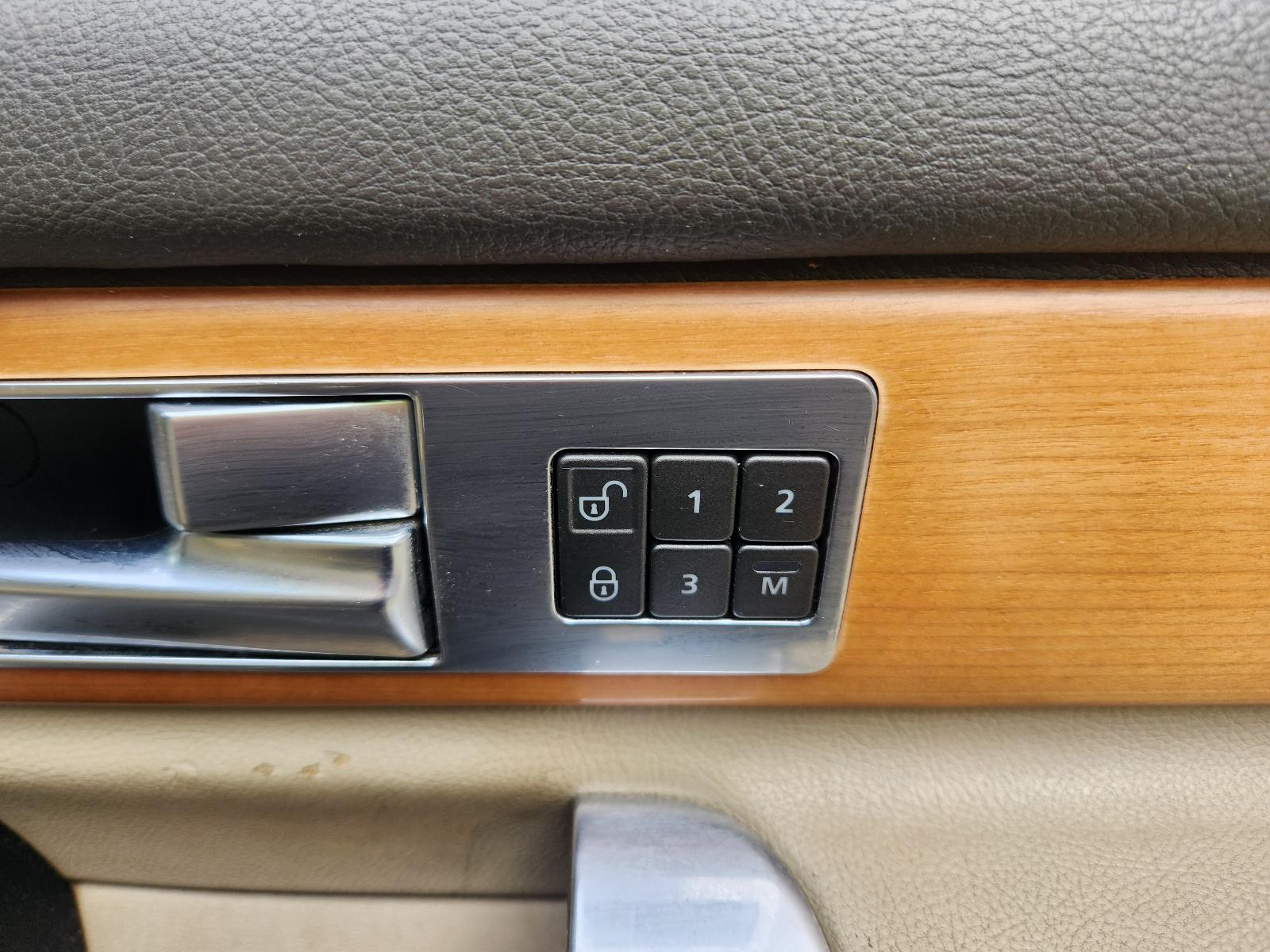 Land Rover Discovery 2010 4 Door Station Wagon View Land Rover Discovery 2010 4 Door Station Wagon