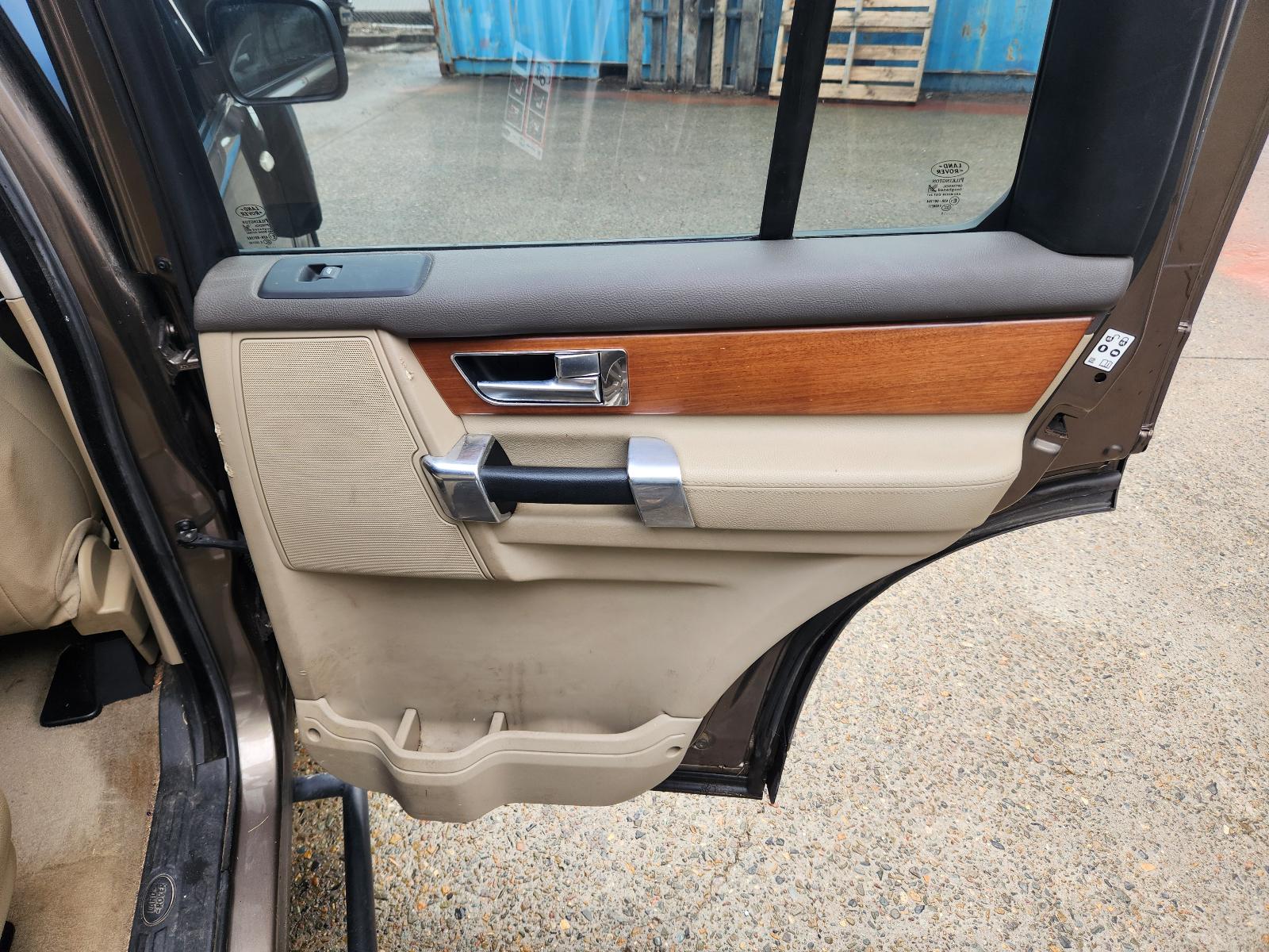 Land Rover Discovery 2010 4 Door Station Wagon View Land Rover Discovery 2010 4 Door Station Wagon