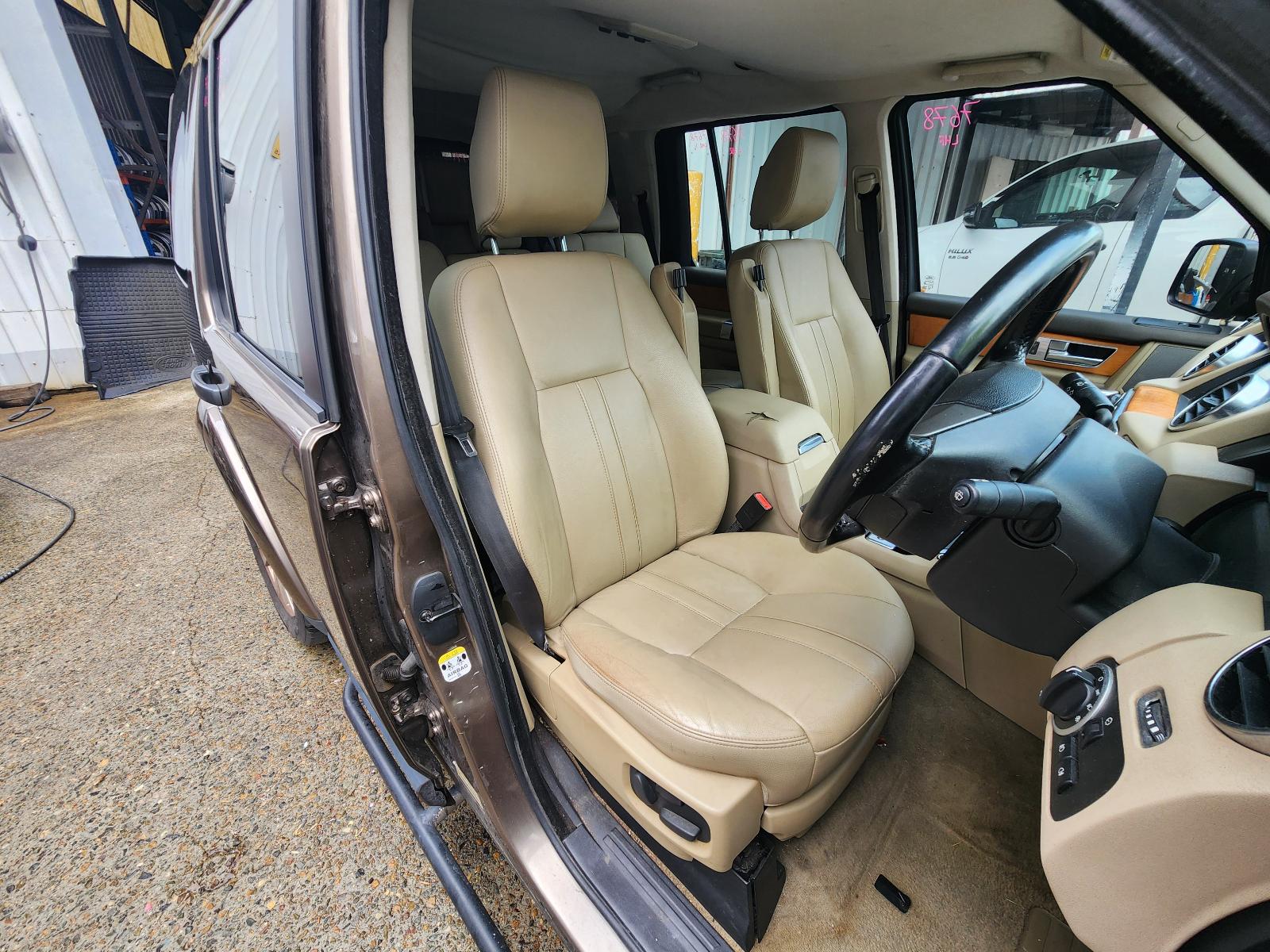 Land Rover Discovery 2010 4 Door Station Wagon View Land Rover Discovery 2010 4 Door Station Wagon