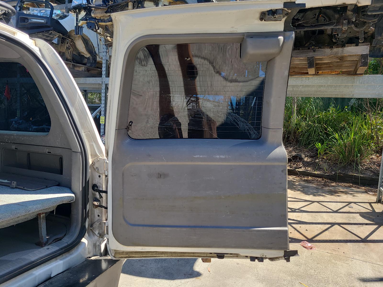 View Auto part Right Rear Door Sliding Toyota Landcruiser 2004