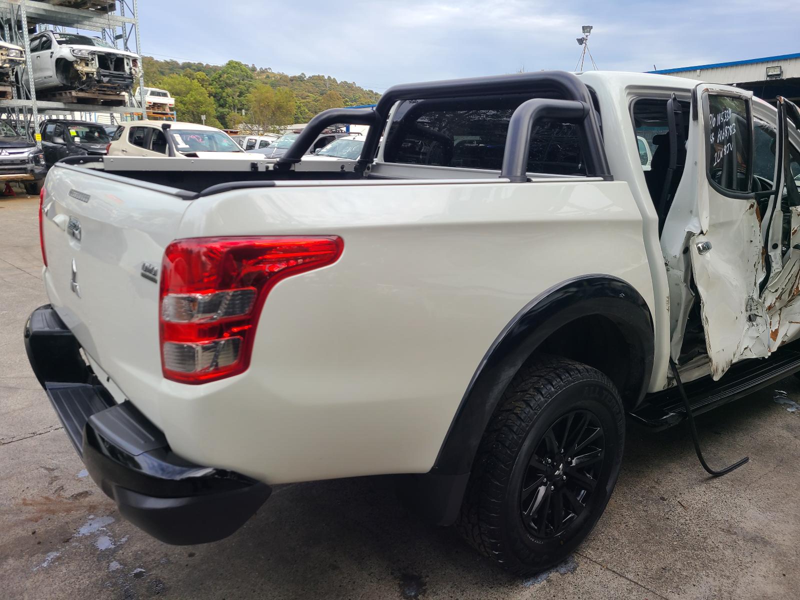 View Auto part Ecu Mitsubishi Triton 2017