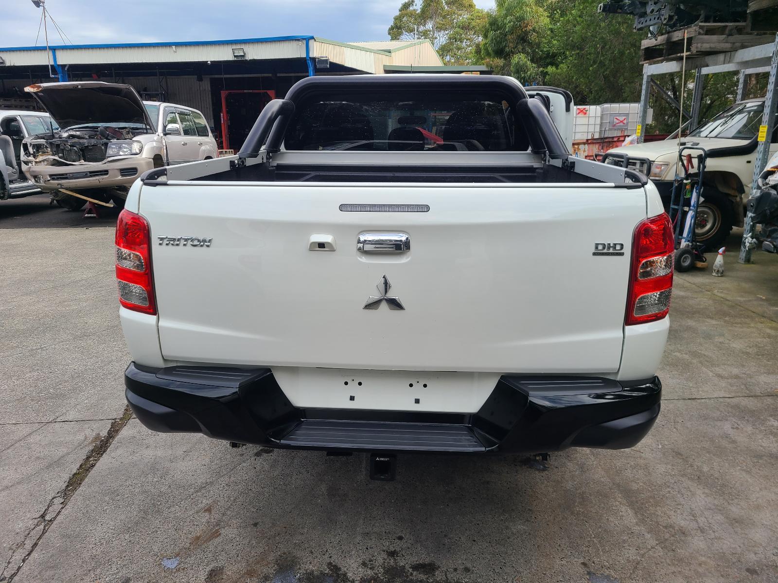 View Auto part Ecu Mitsubishi Triton 2017