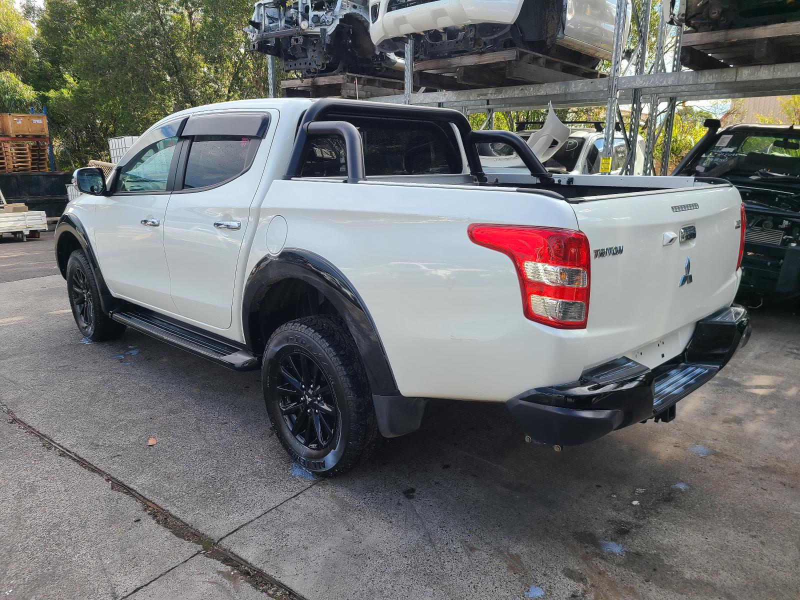 View Auto part Ecu Mitsubishi Triton 2017