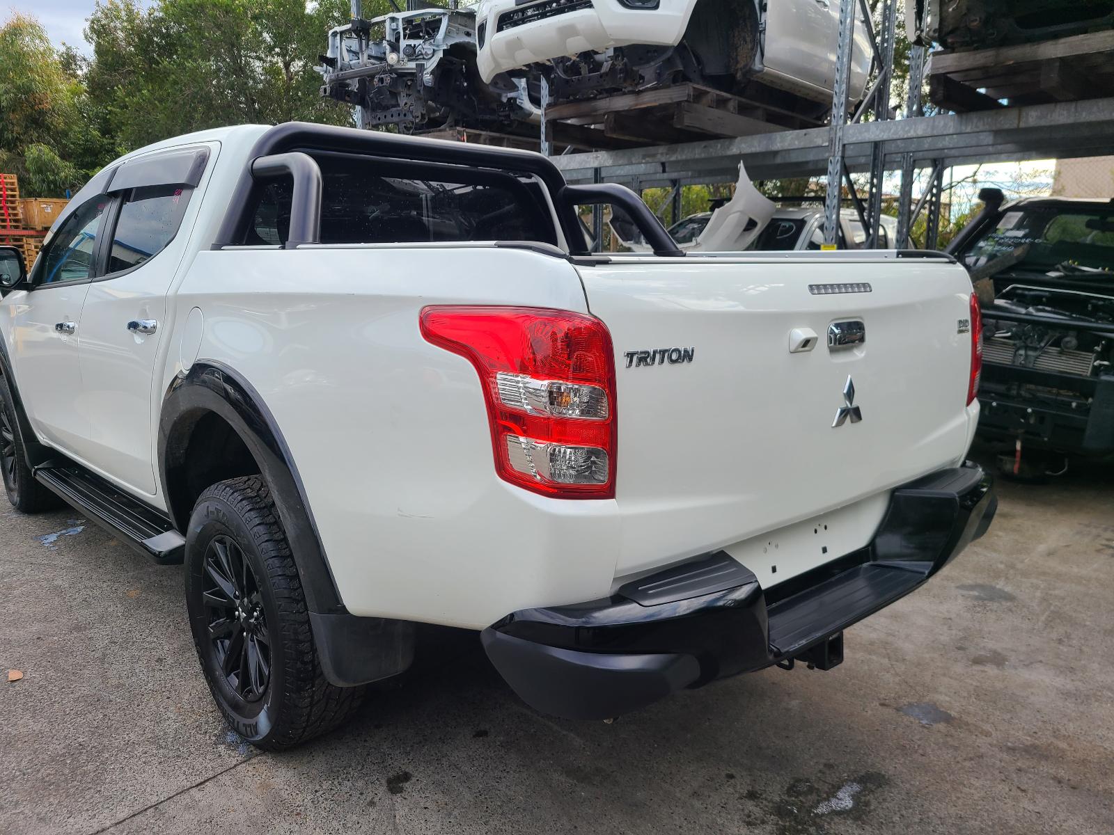 View Auto part Ecu Mitsubishi Triton 2017