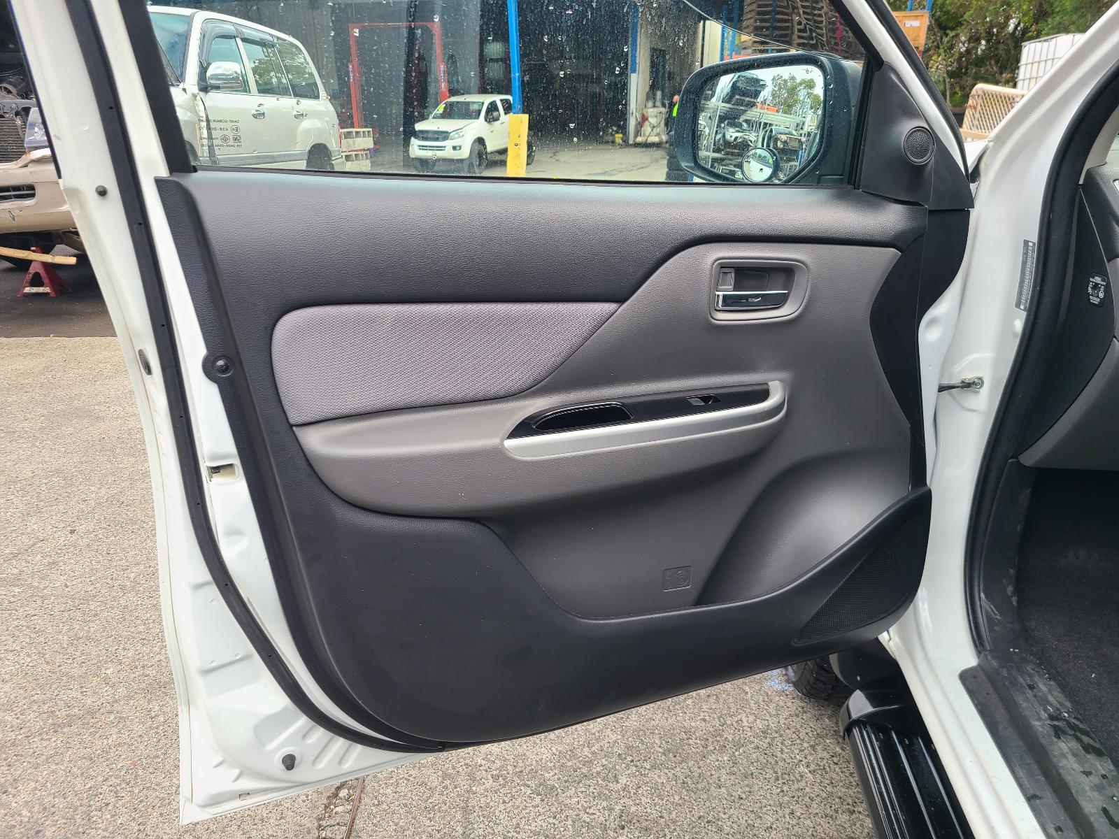 View Auto part Ecu Mitsubishi Triton 2017