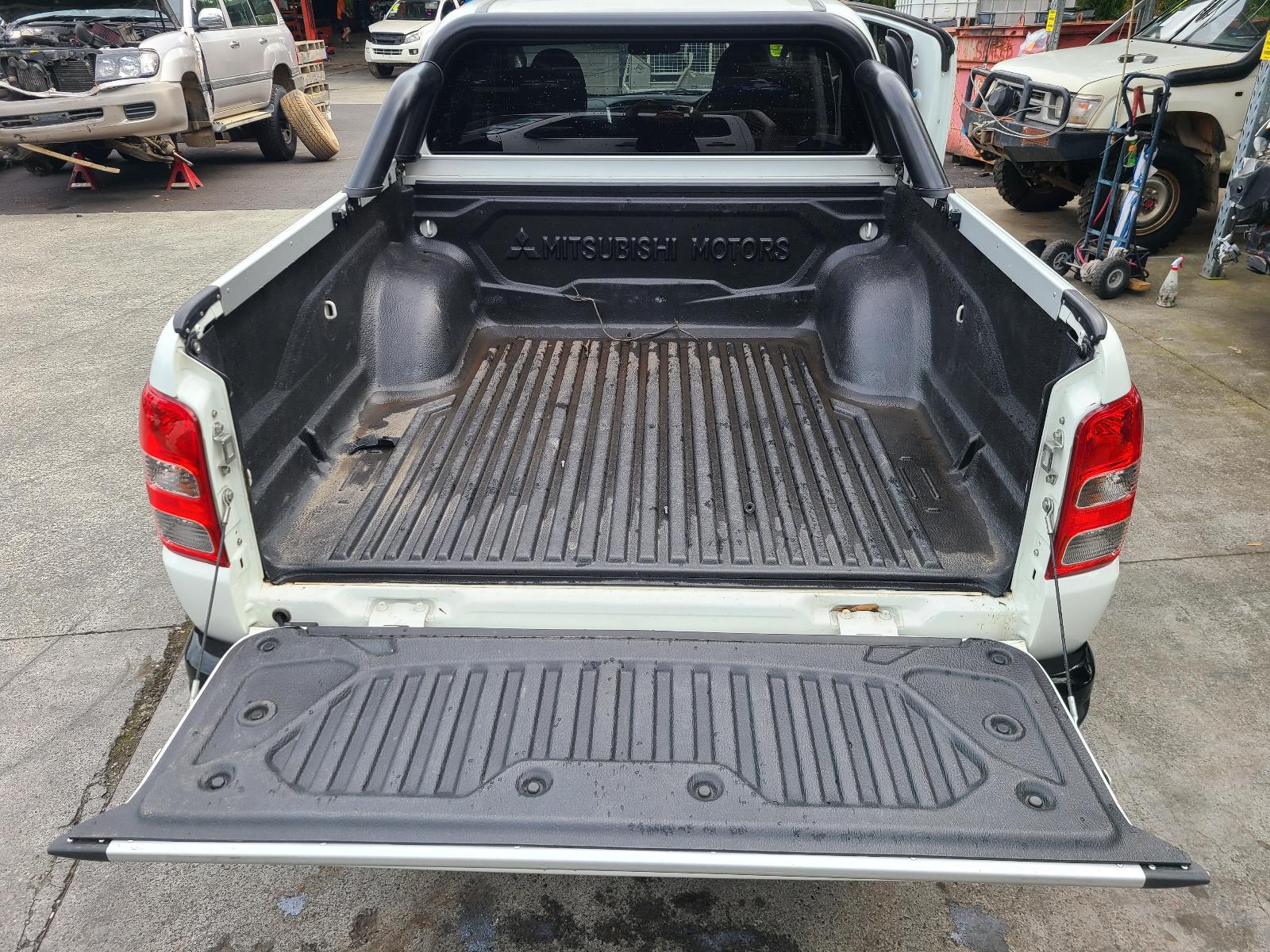 View Auto part Ecu Mitsubishi Triton 2017