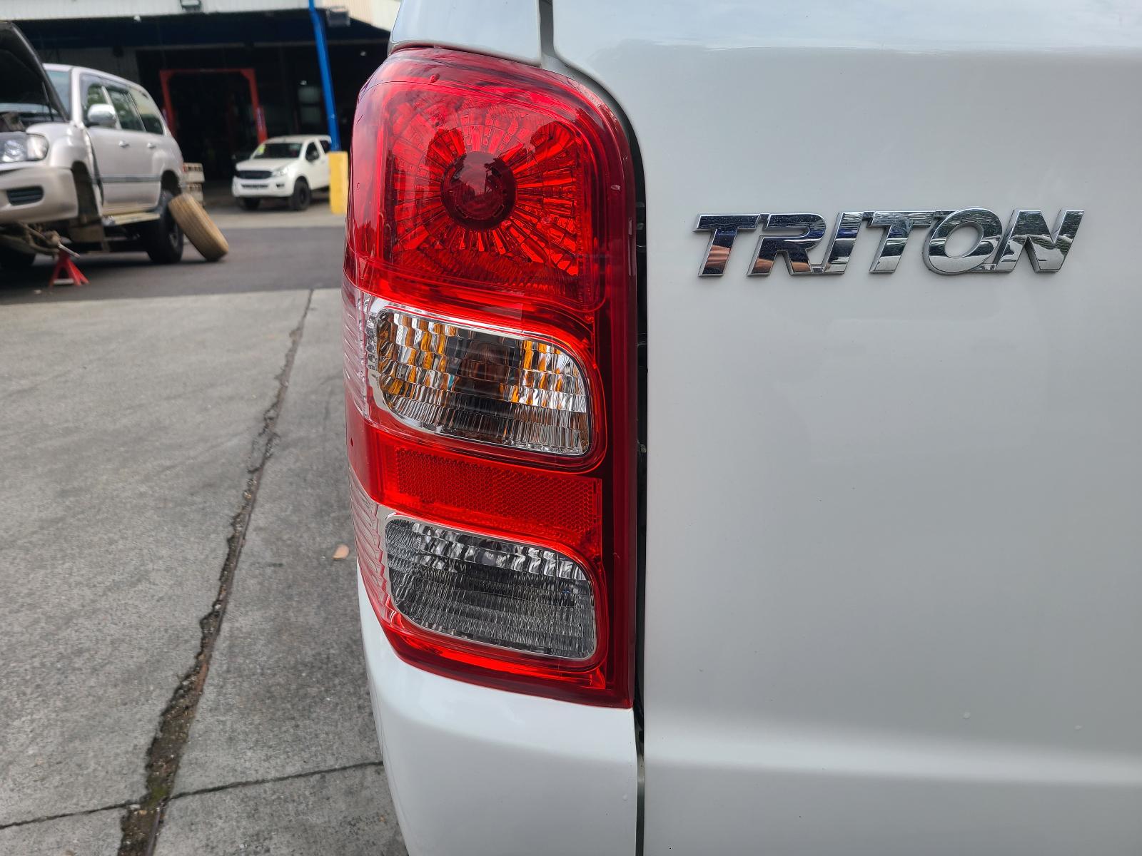 View Auto part Ecu Mitsubishi Triton 2017