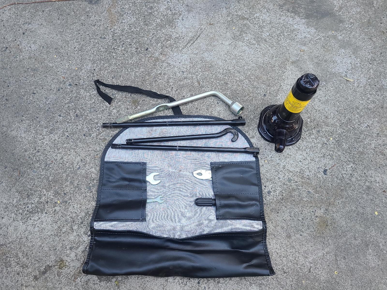 2011 Toyota Hilux Misc Switch/Relay View Auto part Misc Switch/Relay Toyota Hilux 2011