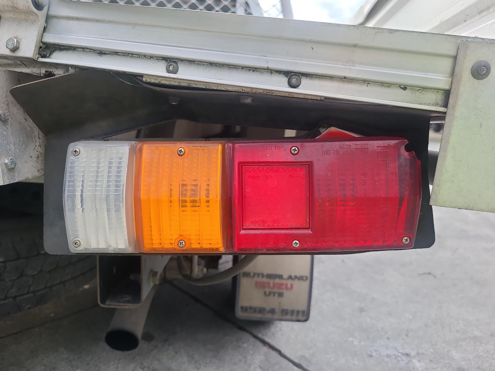 View Auto part Intercooler Isuzu Dmax 2015