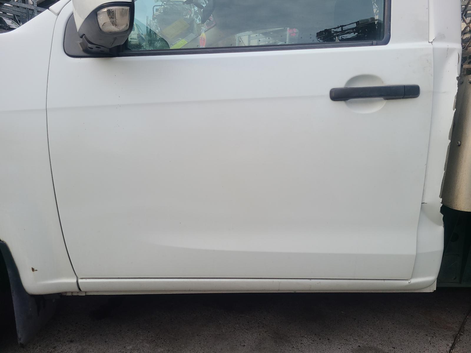 View Auto part Intercooler Isuzu Dmax 2015
