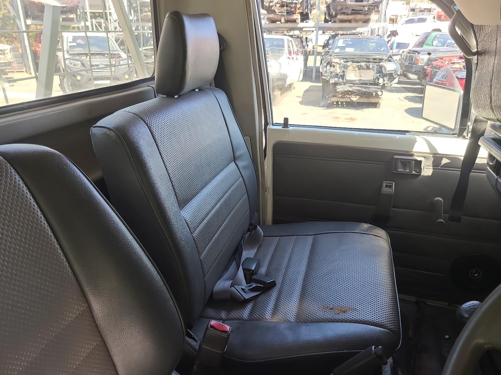 View Toyota Landcruiser 2000 2 Door Pickup