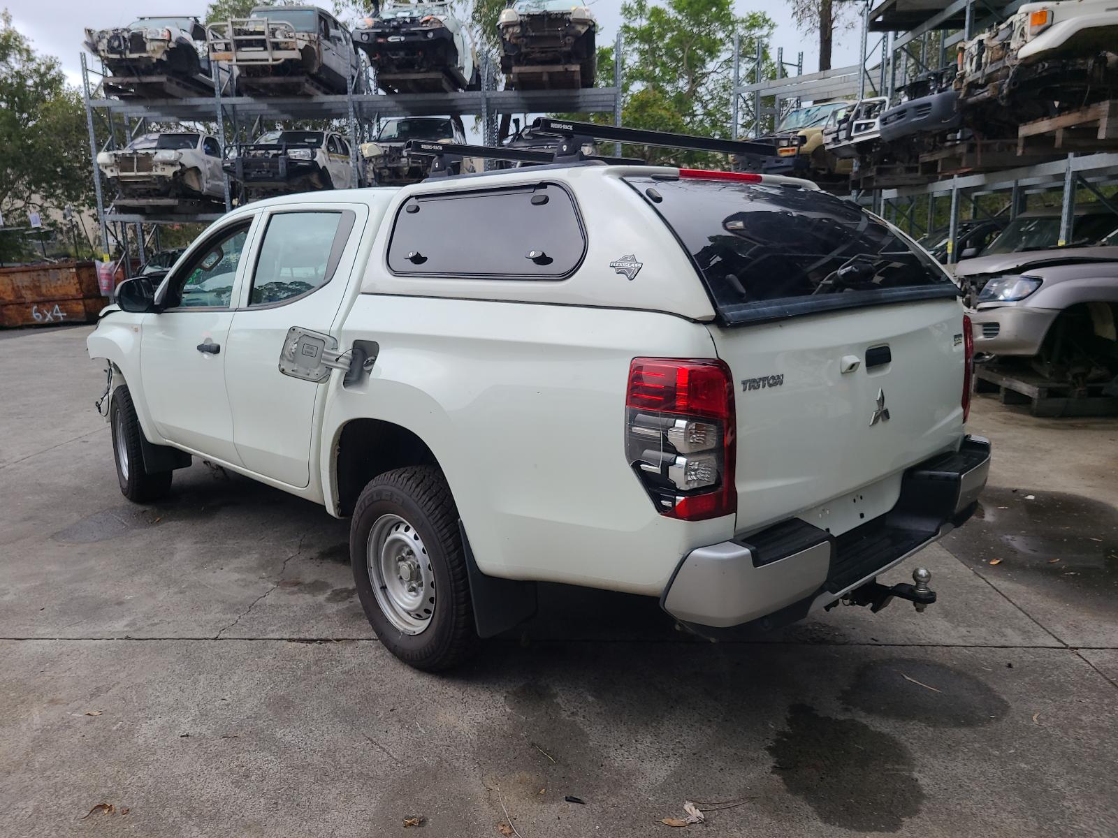 View Mitsubishi Triton 2019  