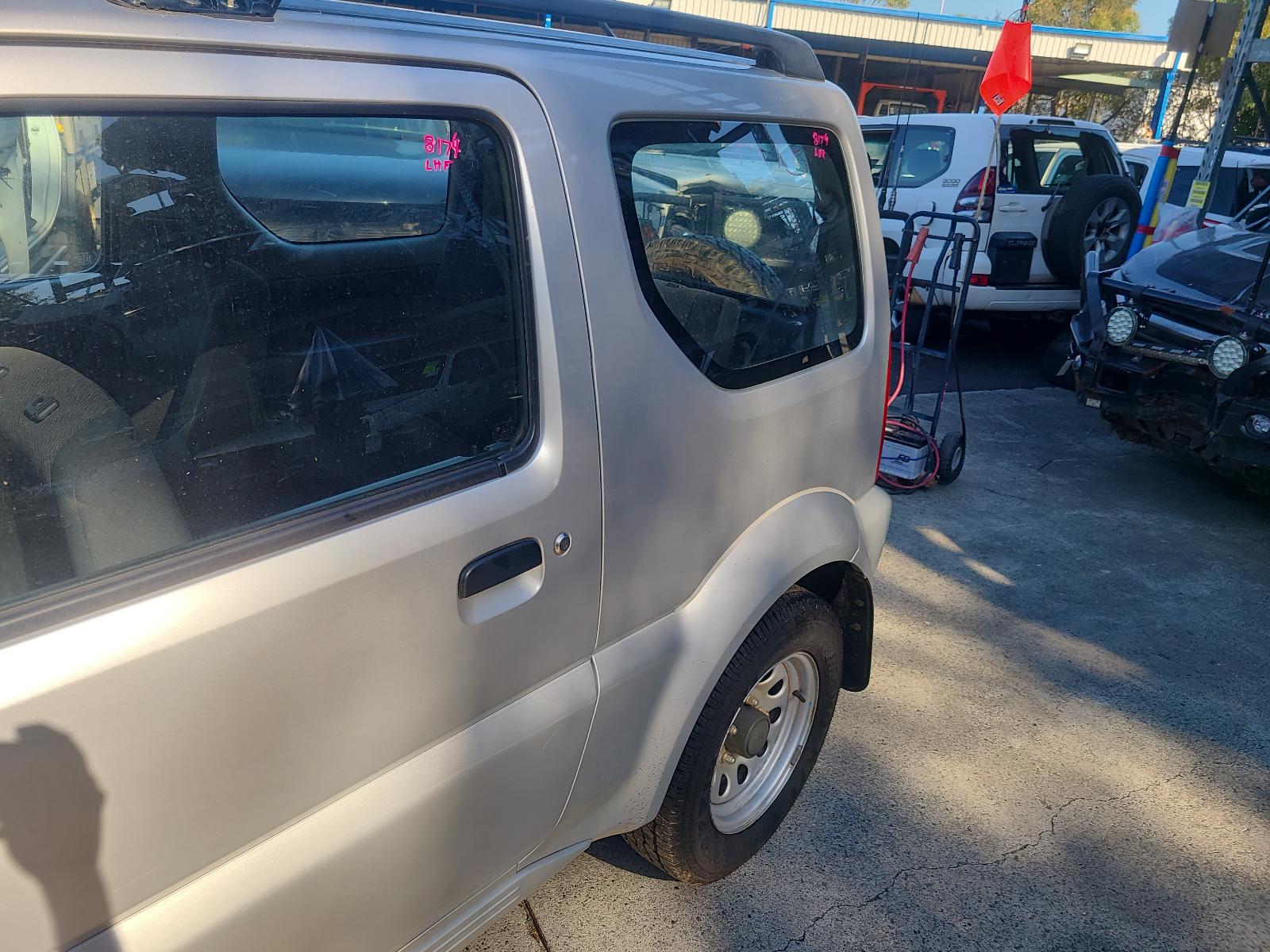 View Auto part Seatbelt/Stalk Suzuki Jimny 2013