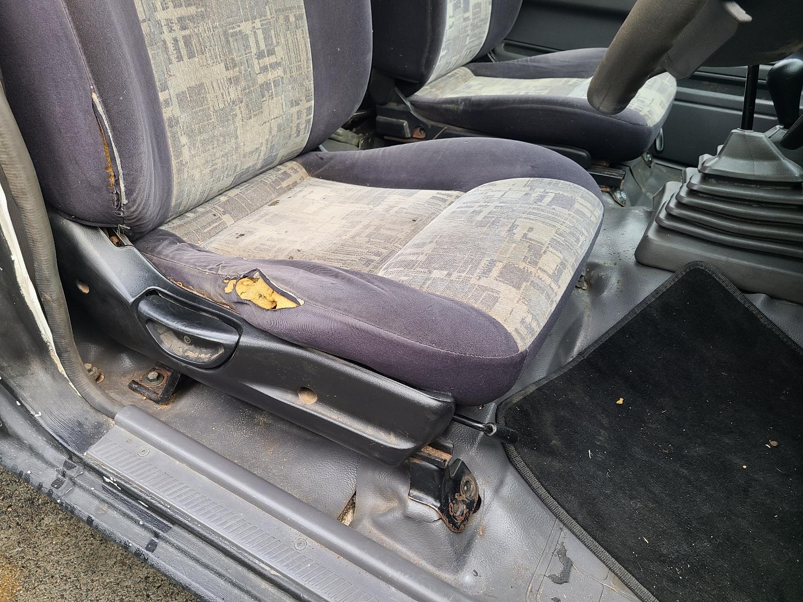 View Auto part Ashtray Nissan Navara 2002