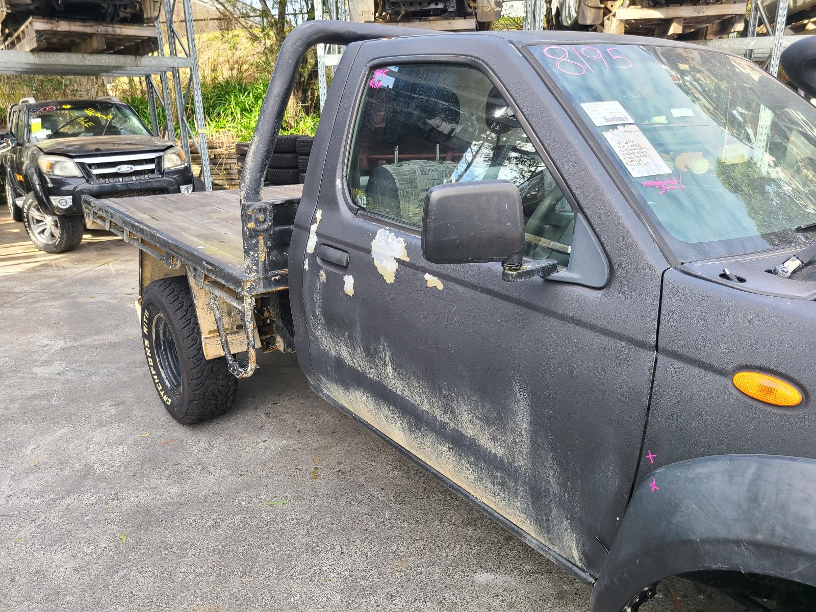 View Auto part Ashtray Nissan Navara 2002