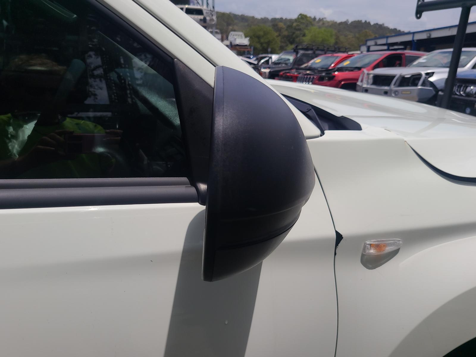 View Auto part Right Indicator/Fog/Side Mitsubishi Triton 2023