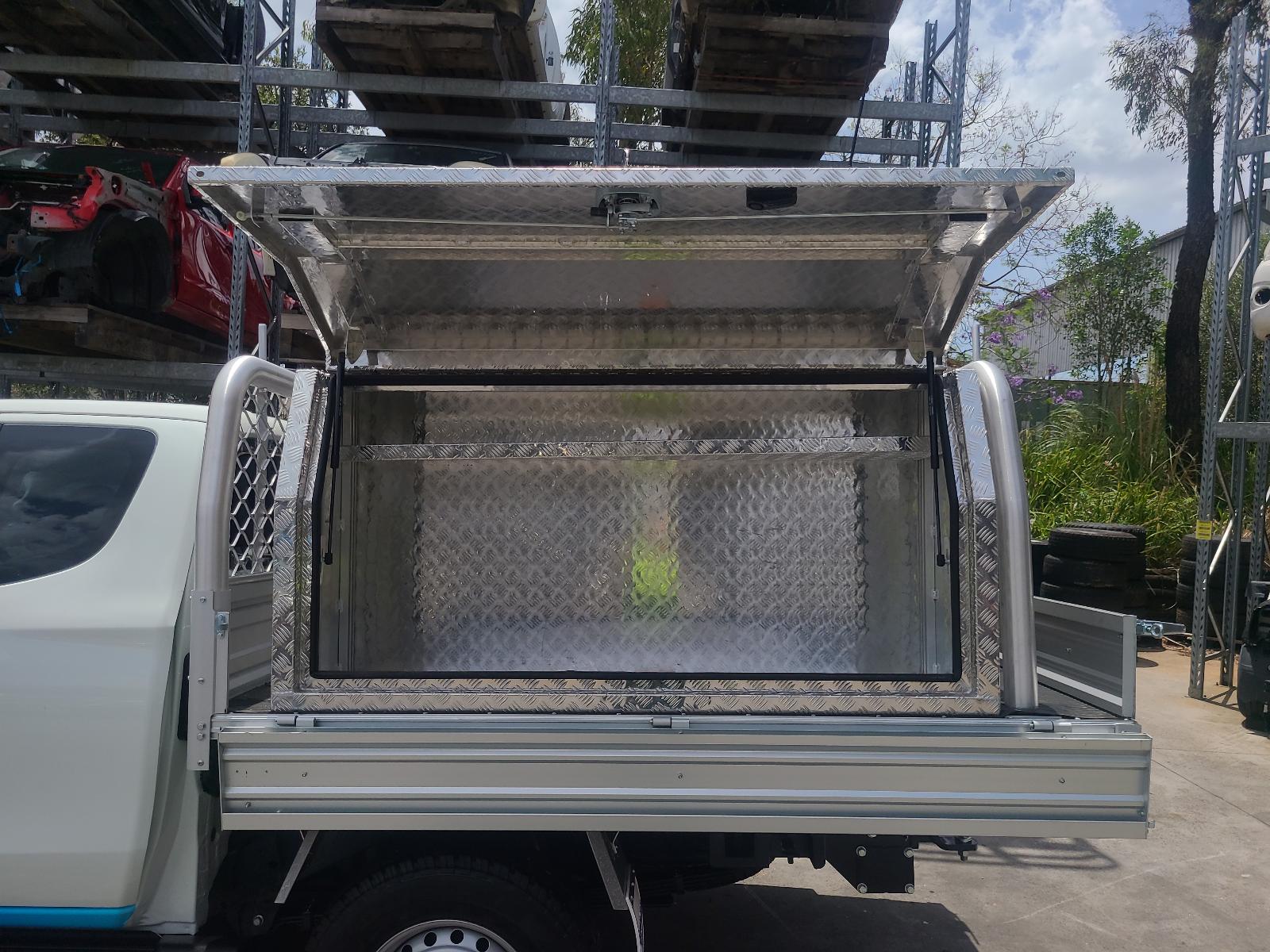 View Auto part Right Indicator/Fog/Side Mitsubishi Triton 2023