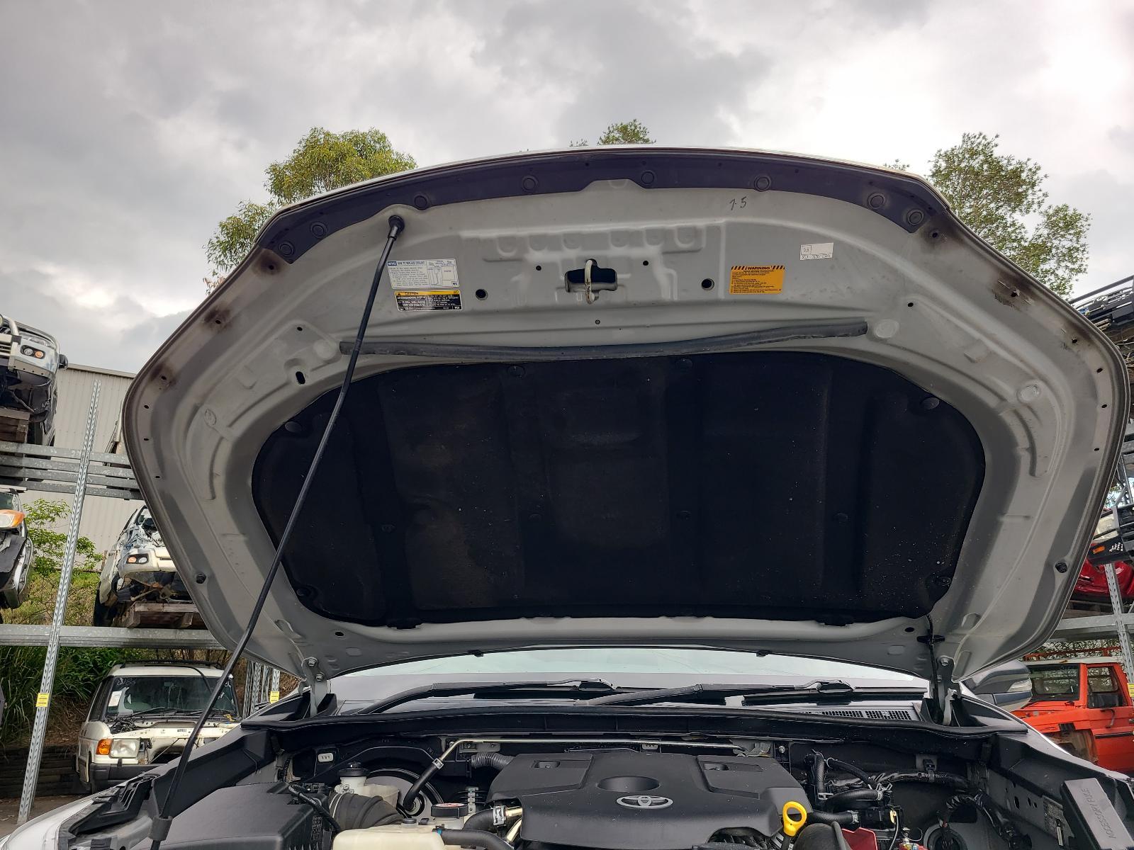 View Auto part Tyre Toyota Hilux 2017