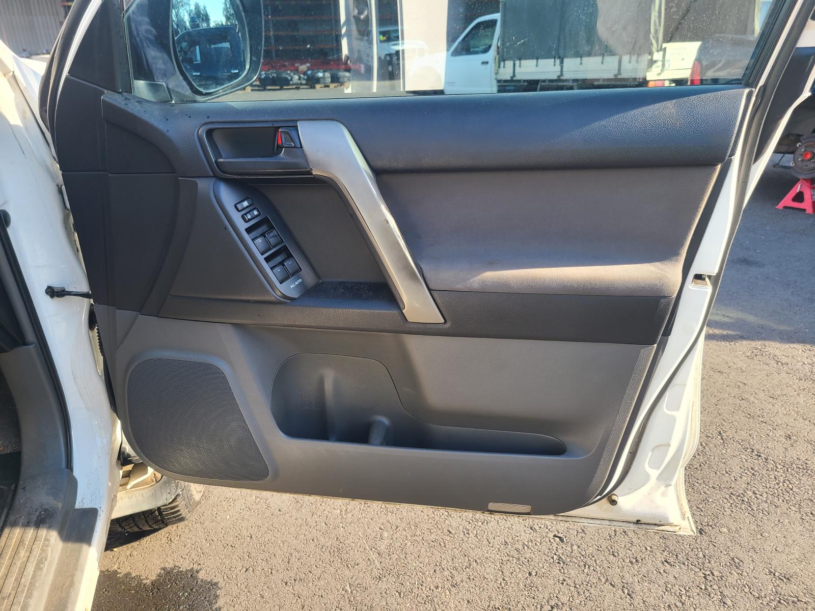 View Toyota Prado 2011 4 Door Station Wagon