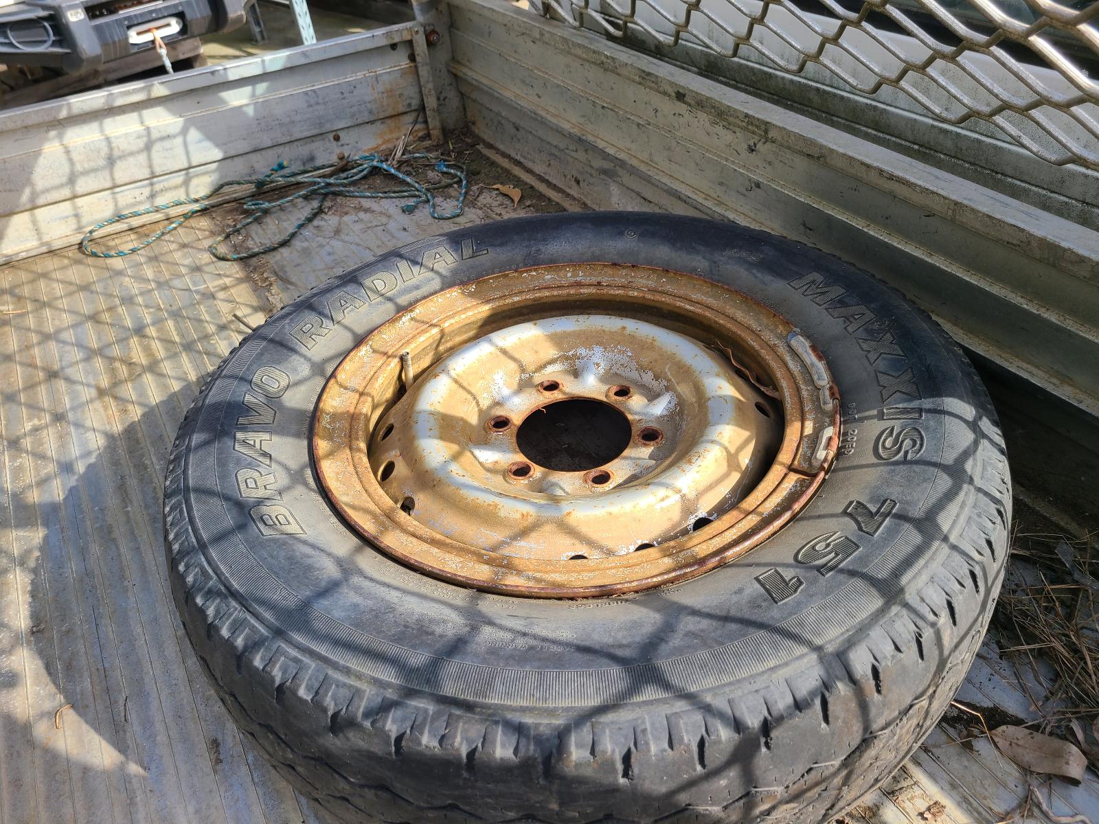View Toyota Hilux 2003 2 Door Pickup