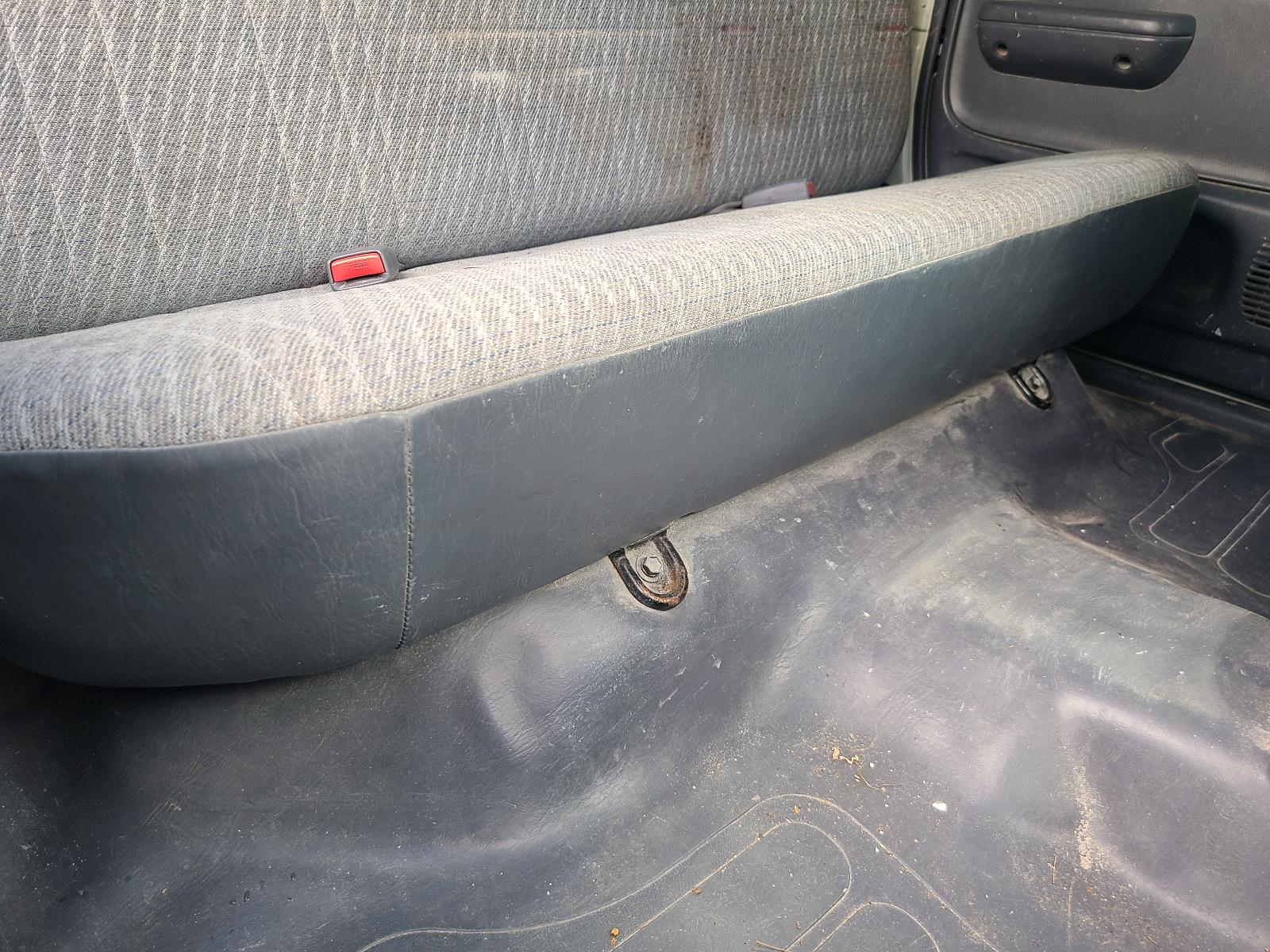 View Toyota Hilux 2001  