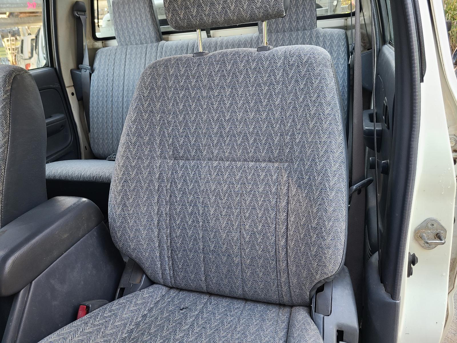 View Auto part Front Seat Toyota Hilux 2003