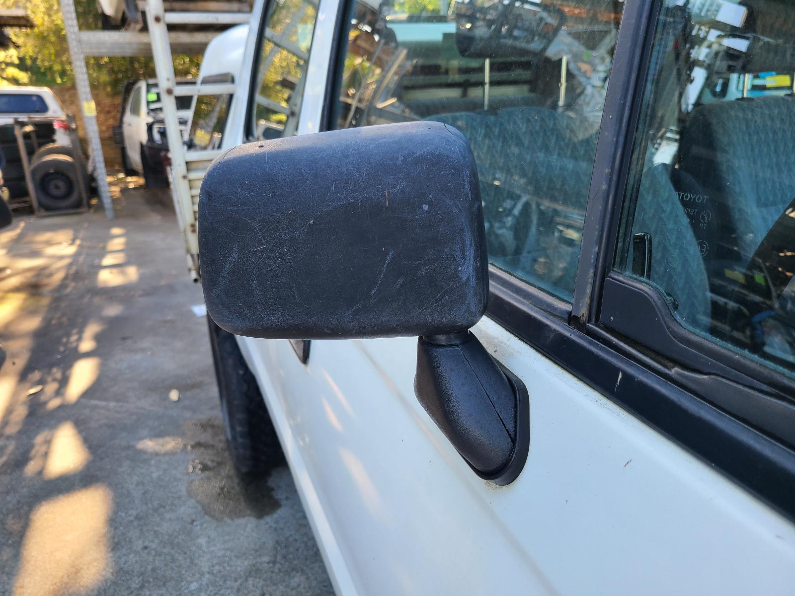 View Auto part Front Seat Toyota Hilux 2003