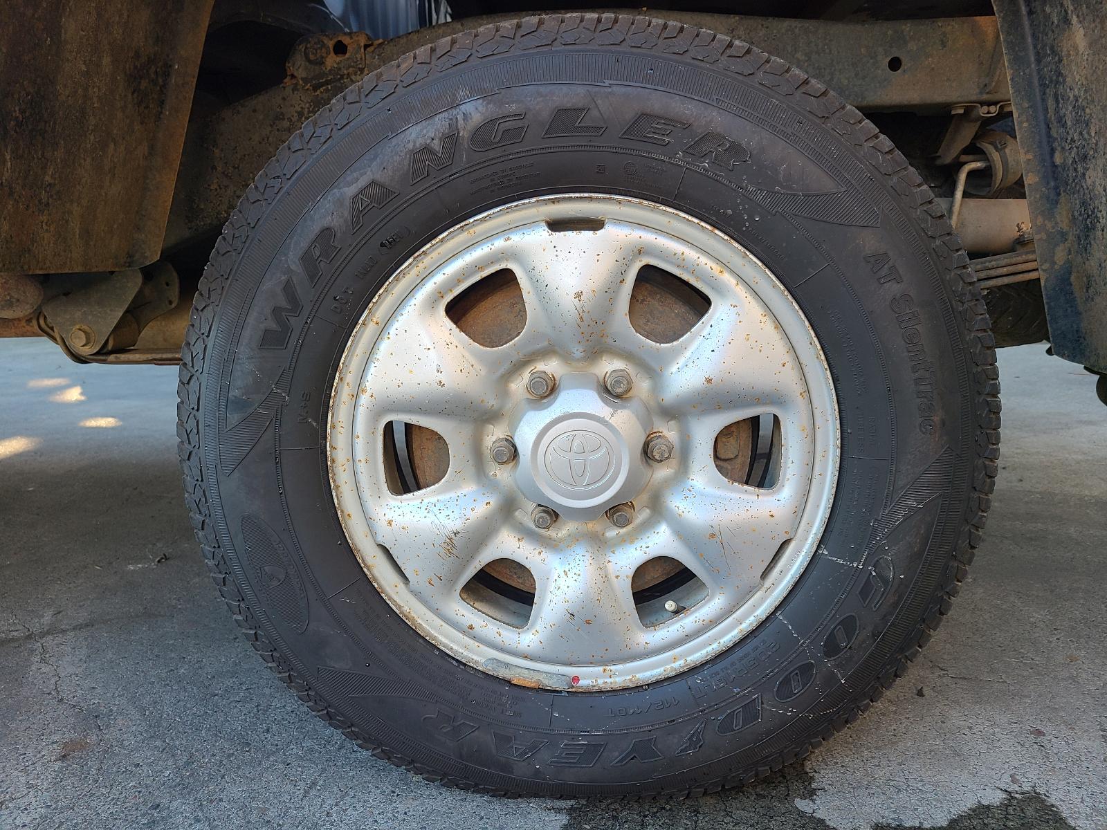 View Toyota Hilux 2001 4 Door Utility