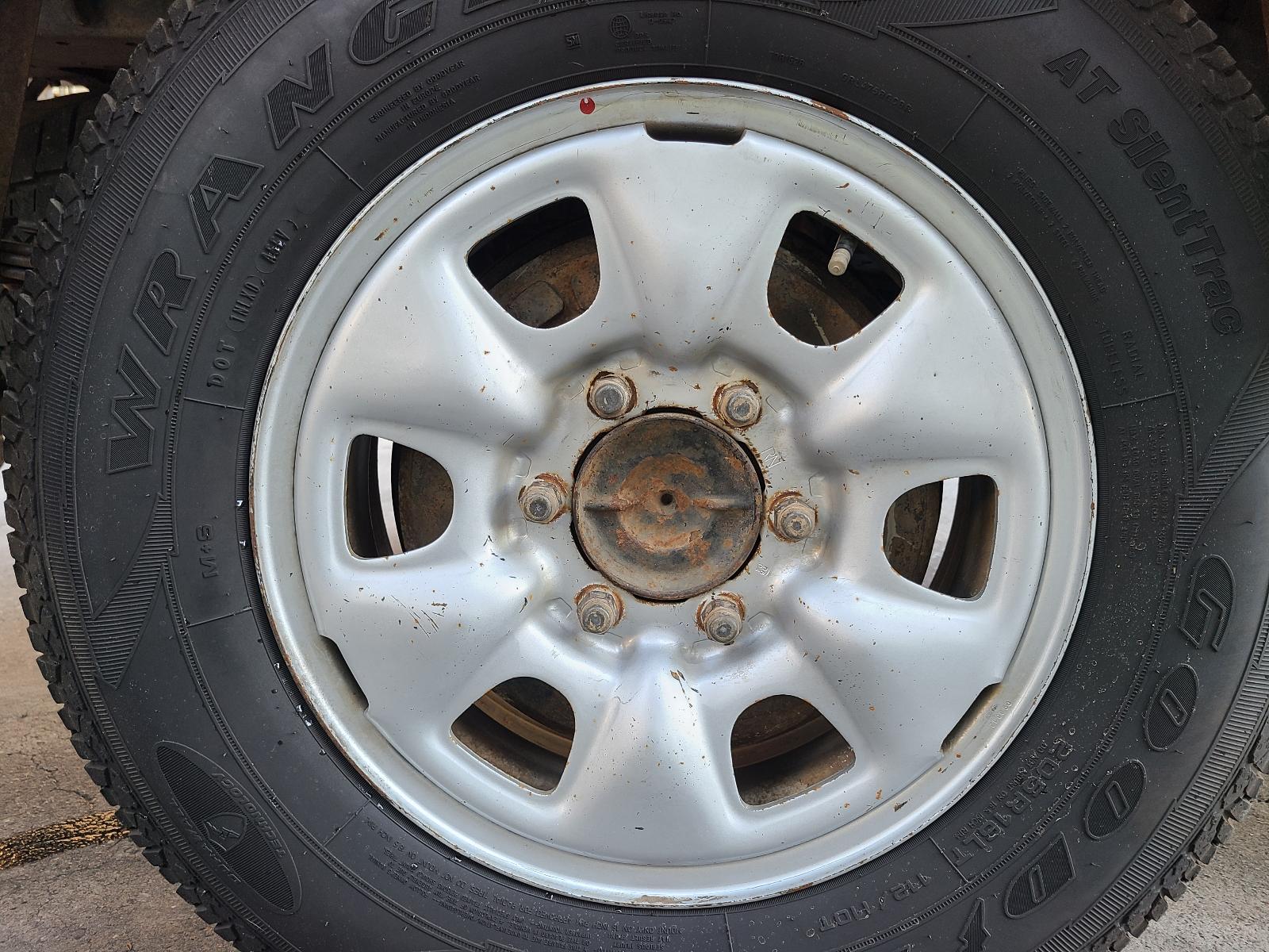 View Toyota Hilux 2001 4 Door Utility