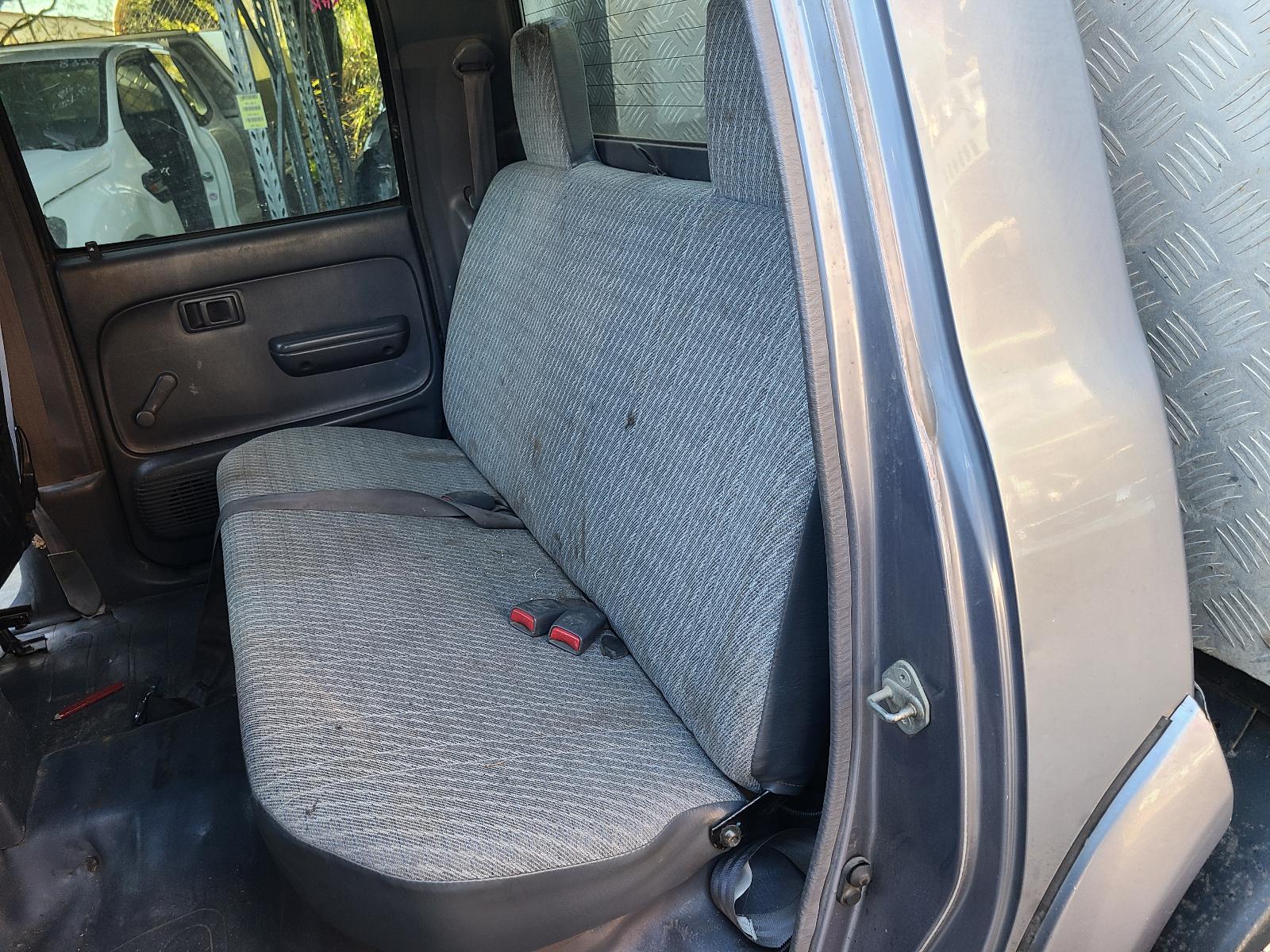 View Toyota Hilux 2001 4 Door Utility