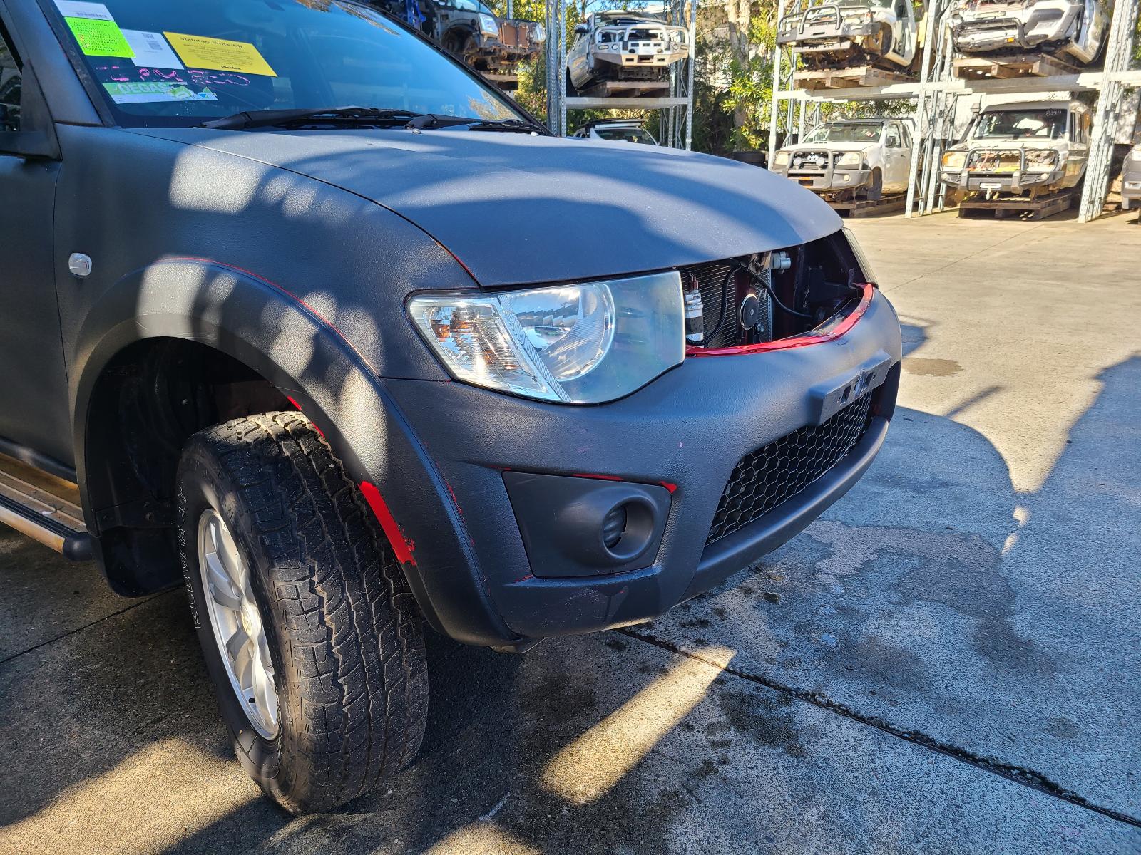 View Mitsubishi Triton 2015  