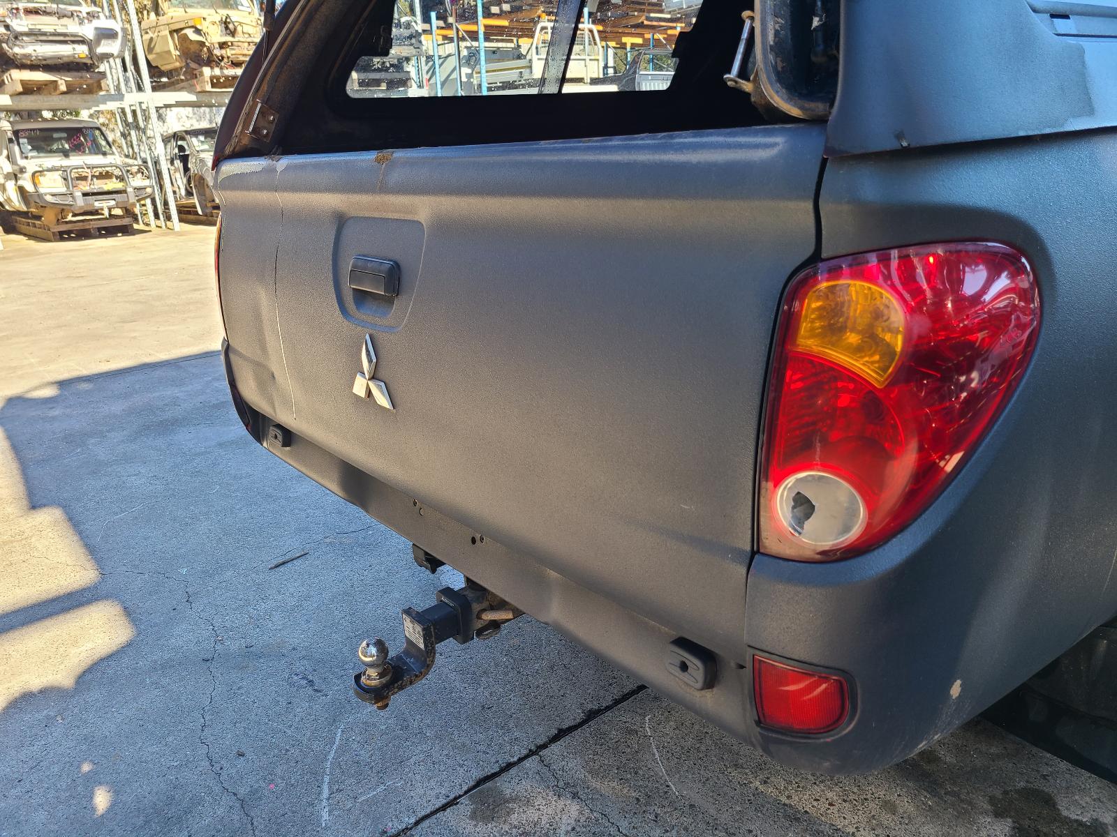 View Mitsubishi Triton 2015  