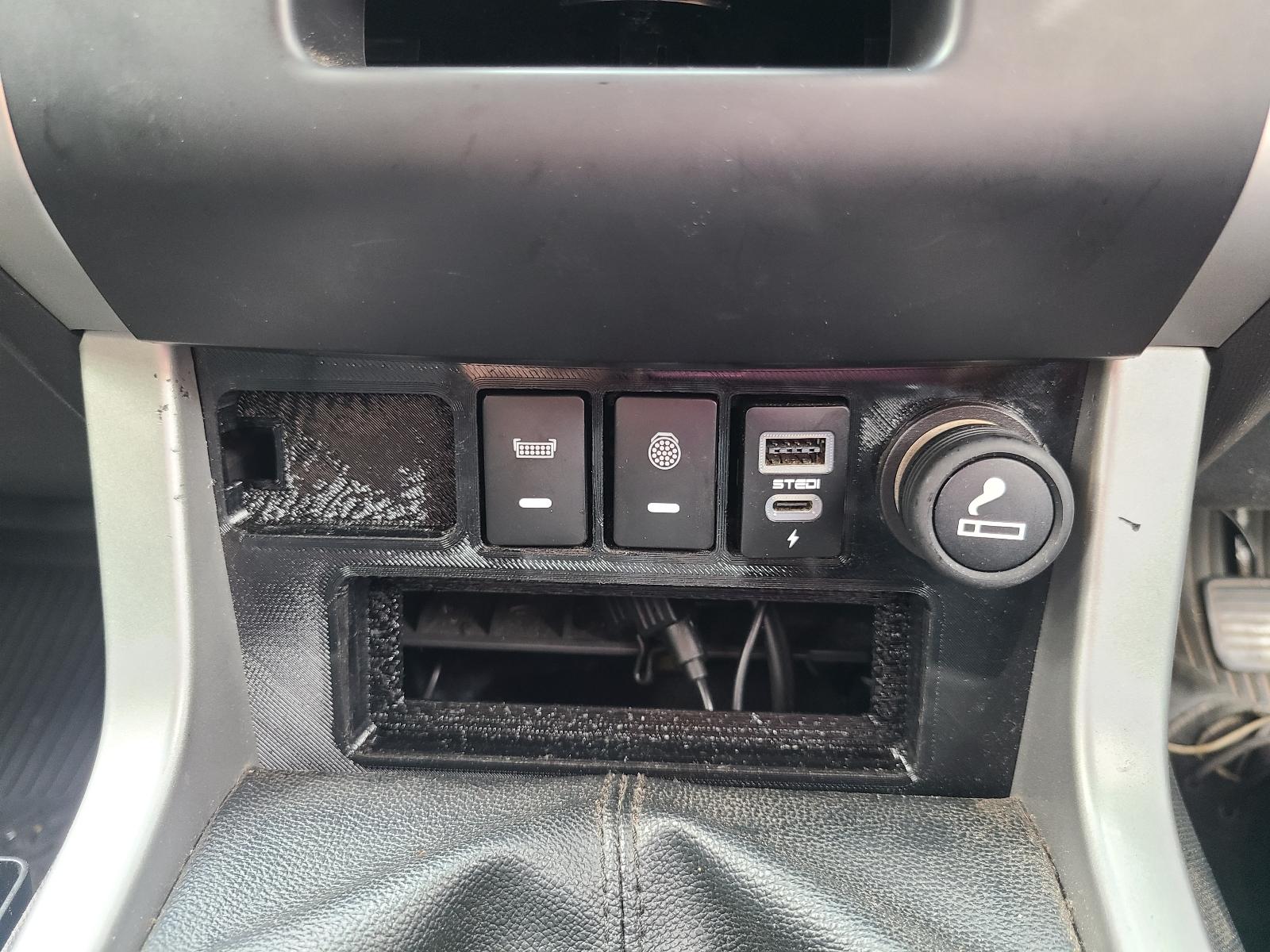 View Isuzu Dmax 2013 4 Door Utility