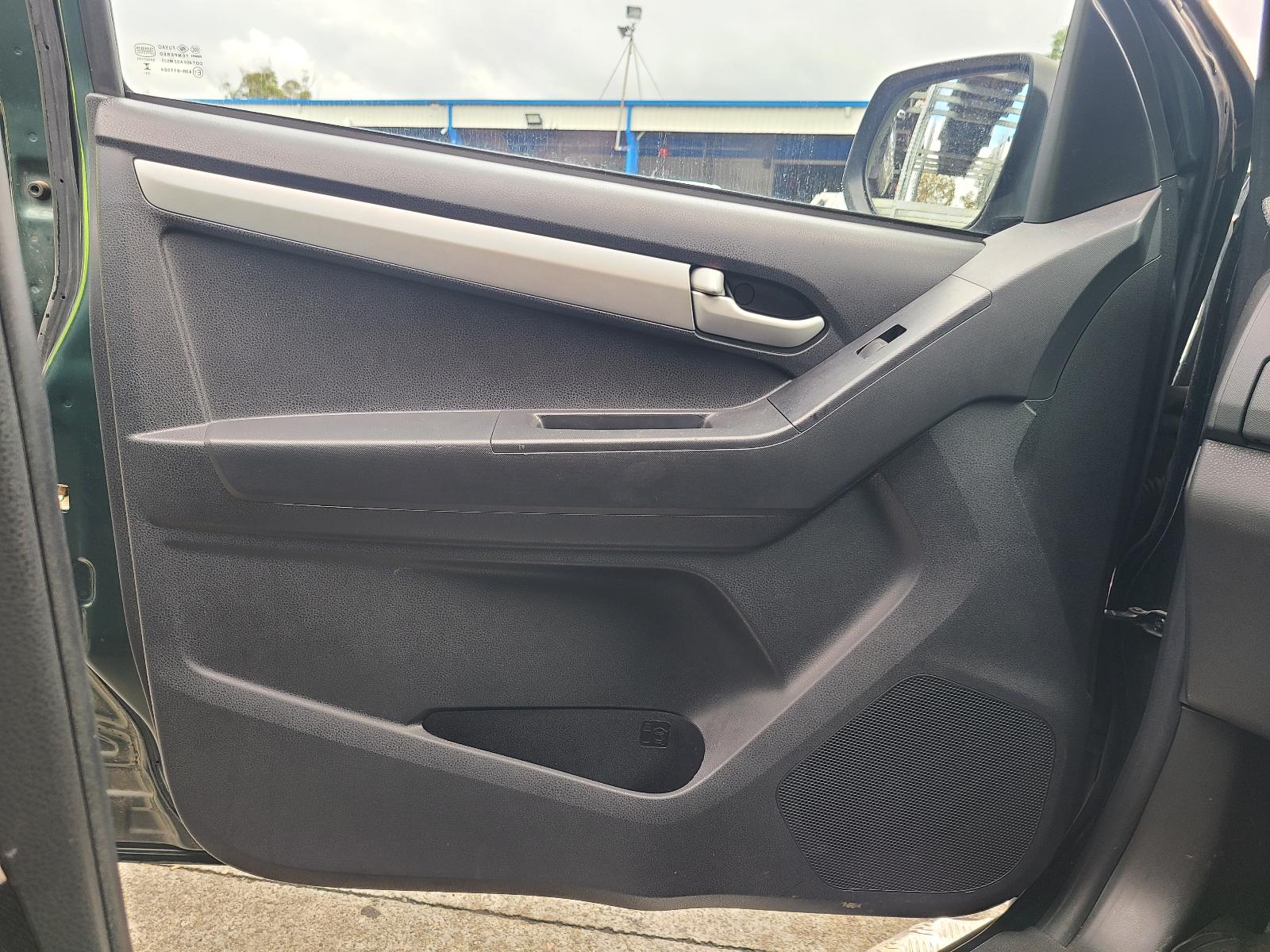 View Isuzu Dmax 2013 4 Door Utility