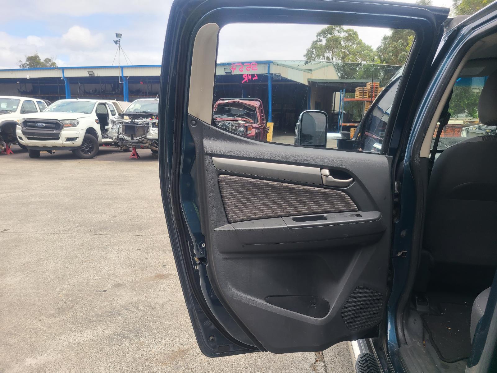 View Holden Colorado 2013  