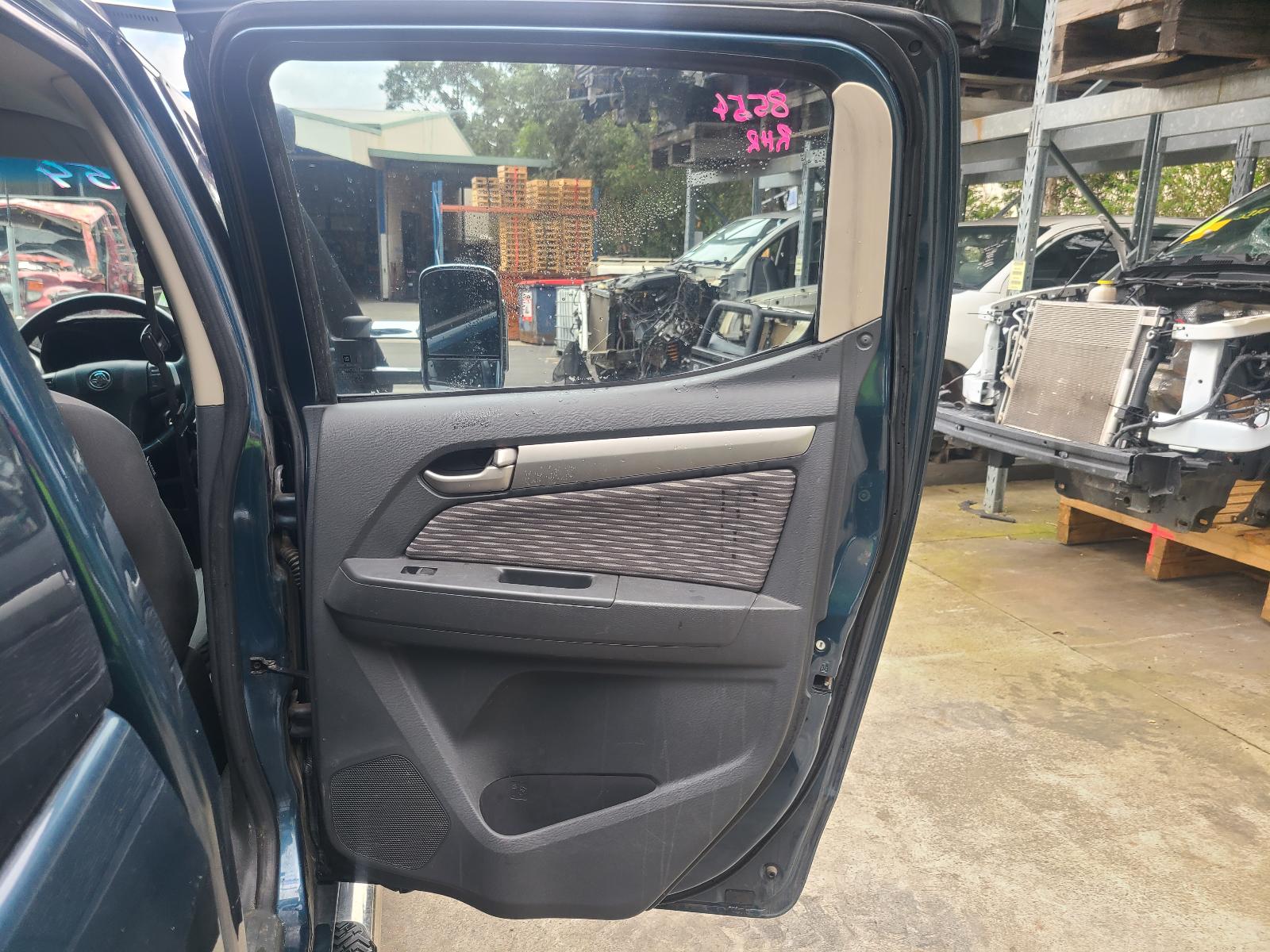View Holden Colorado 2013  