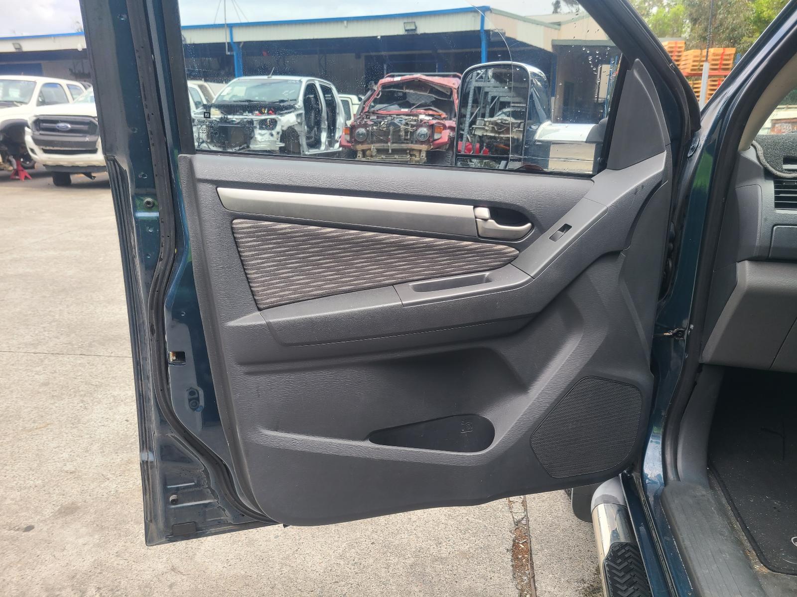 View Holden Colorado 2013  