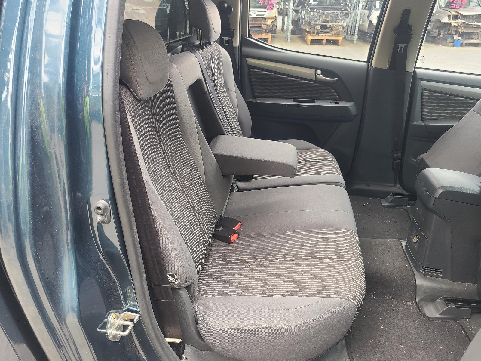 View Holden Colorado 2013  