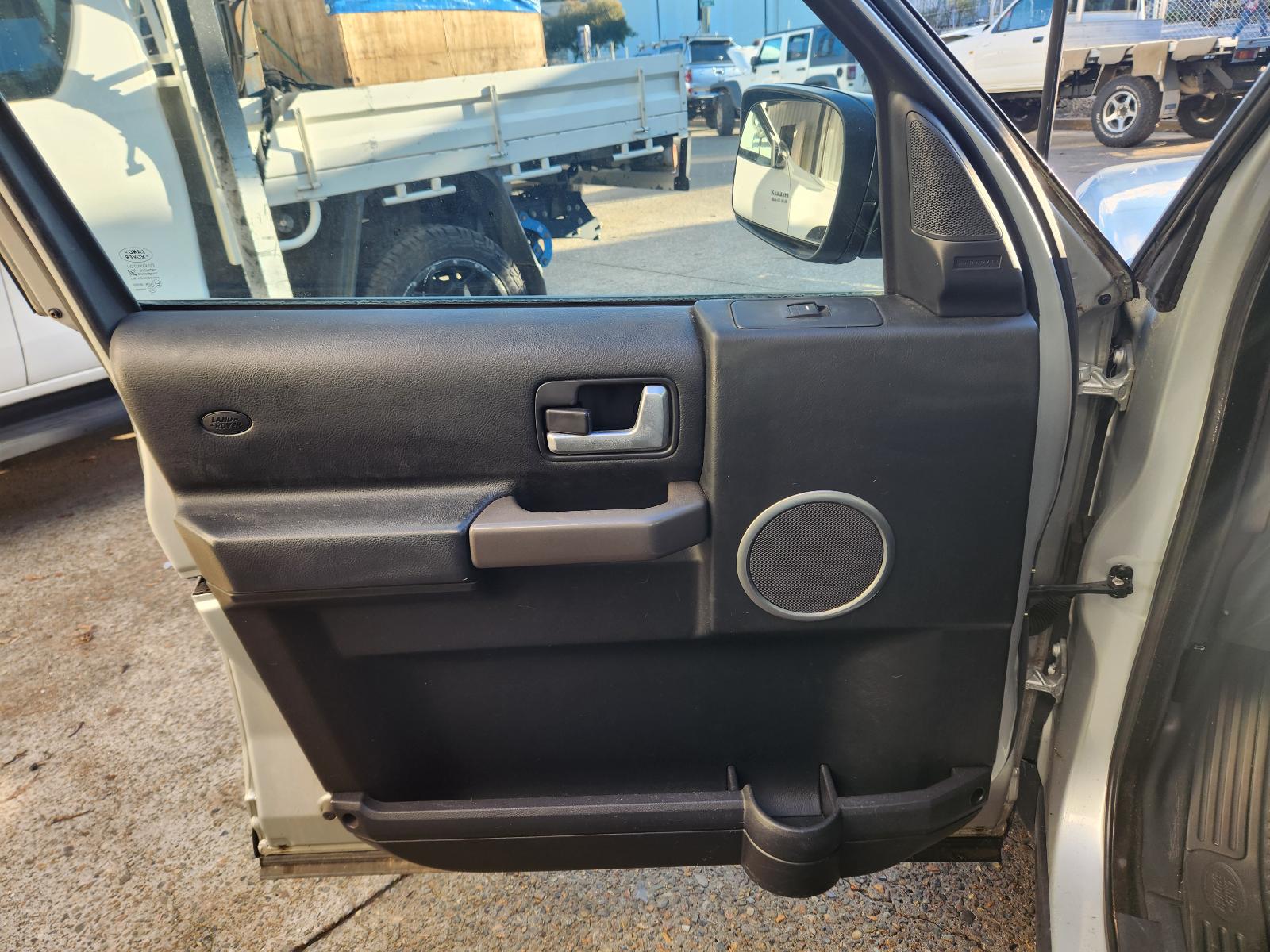 Land Rover Discovery 2007 4 Door Station Wagon View Land Rover Discovery 2007 4 Door Station Wagon