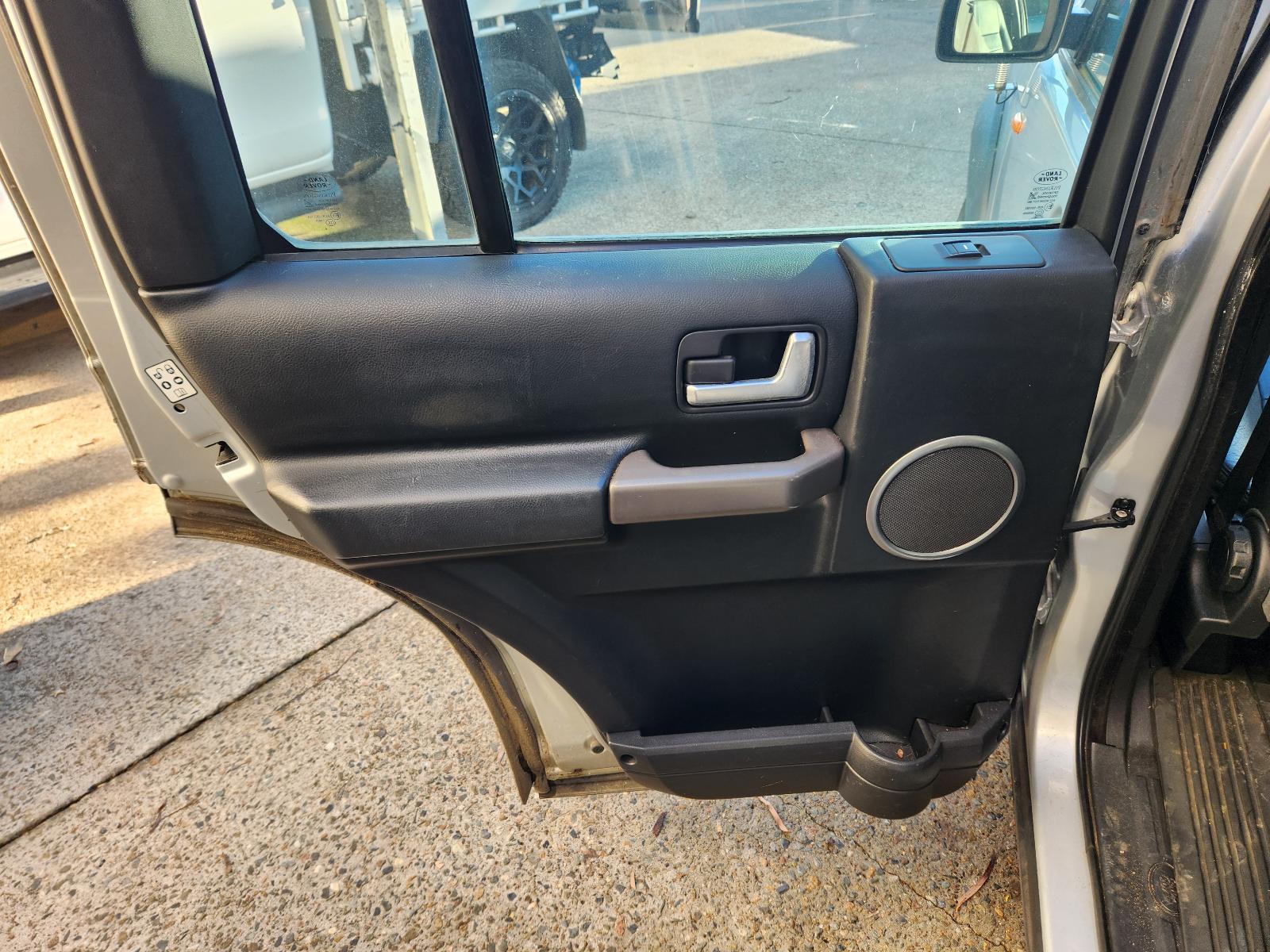 Land Rover Discovery 2007 4 Door Station Wagon View Land Rover Discovery 2007 4 Door Station Wagon