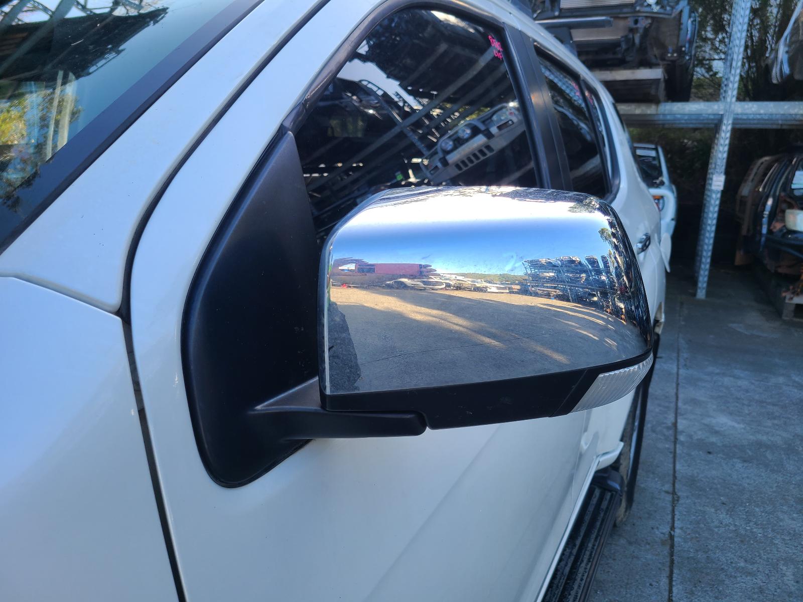 View Isuzu Mu-x 2014 4 Door Station Wagon