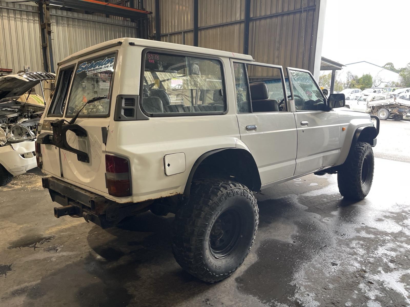 View Nissan Patrol 1995 4 Door Station Wagon